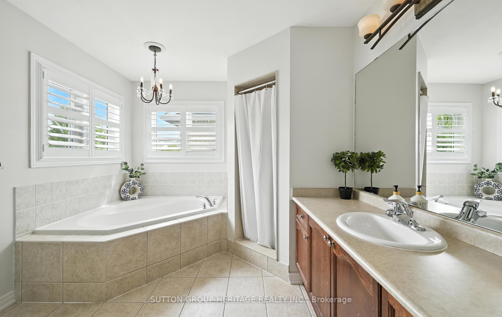 Photo 16 of 4 Barchester Crescent, Whitby, Brooklin — HOMEH