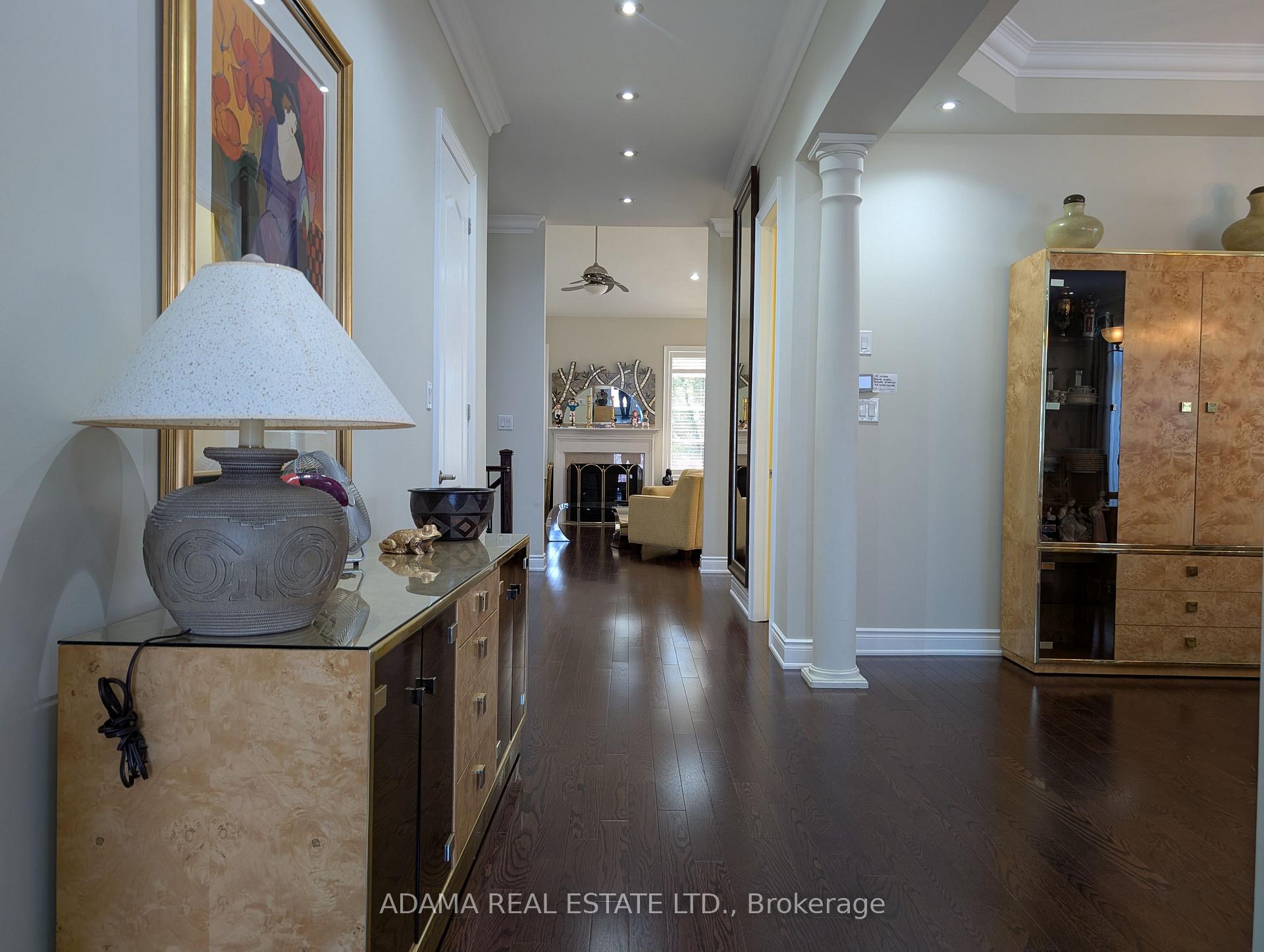 Photo 3 of 180 Cook's Mill Crescent, Vaughan, Patterson — HOMEH