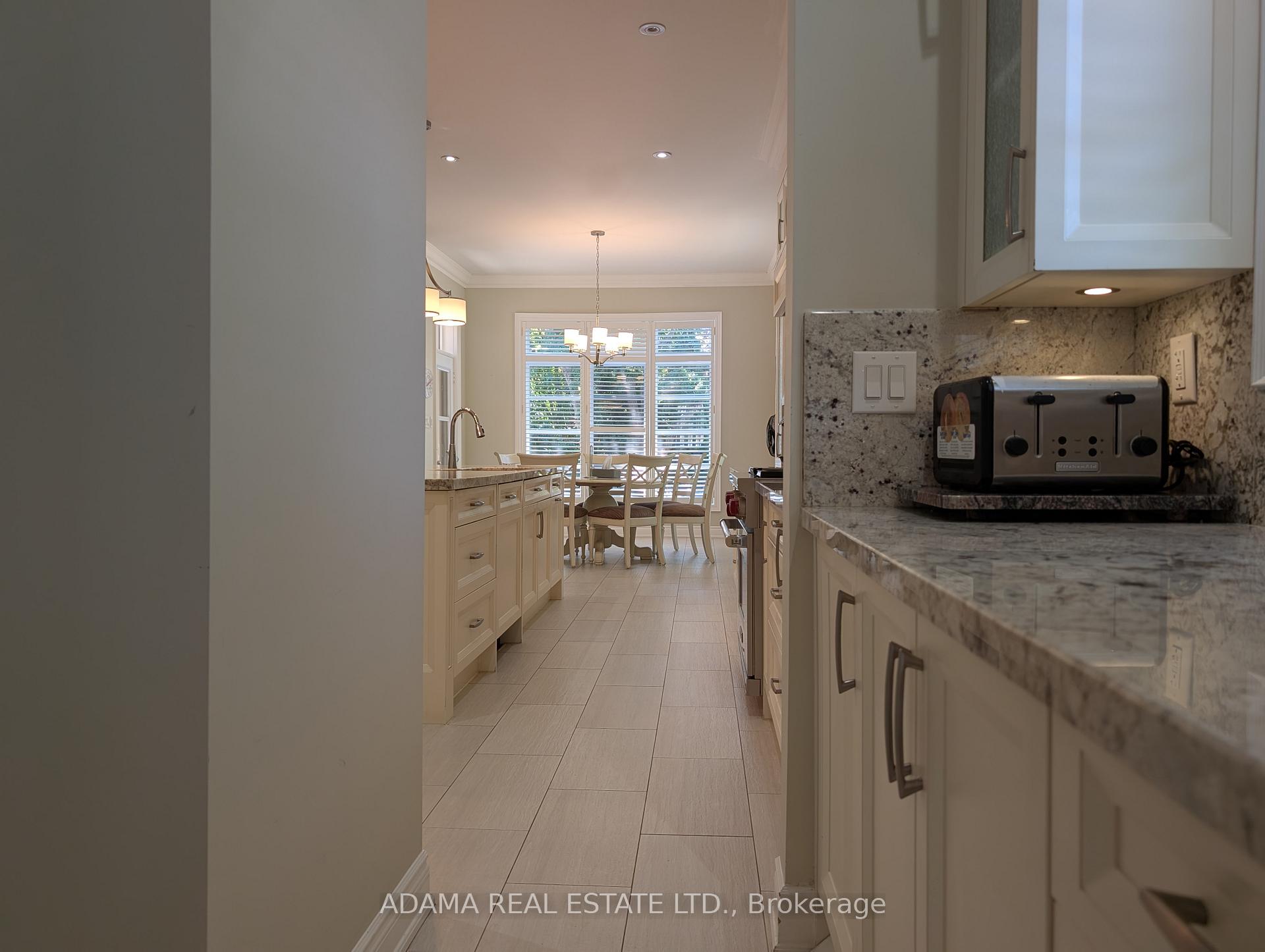 Photo 7 of 180 Cook's Mill Crescent, Vaughan, Patterson — HOMEH