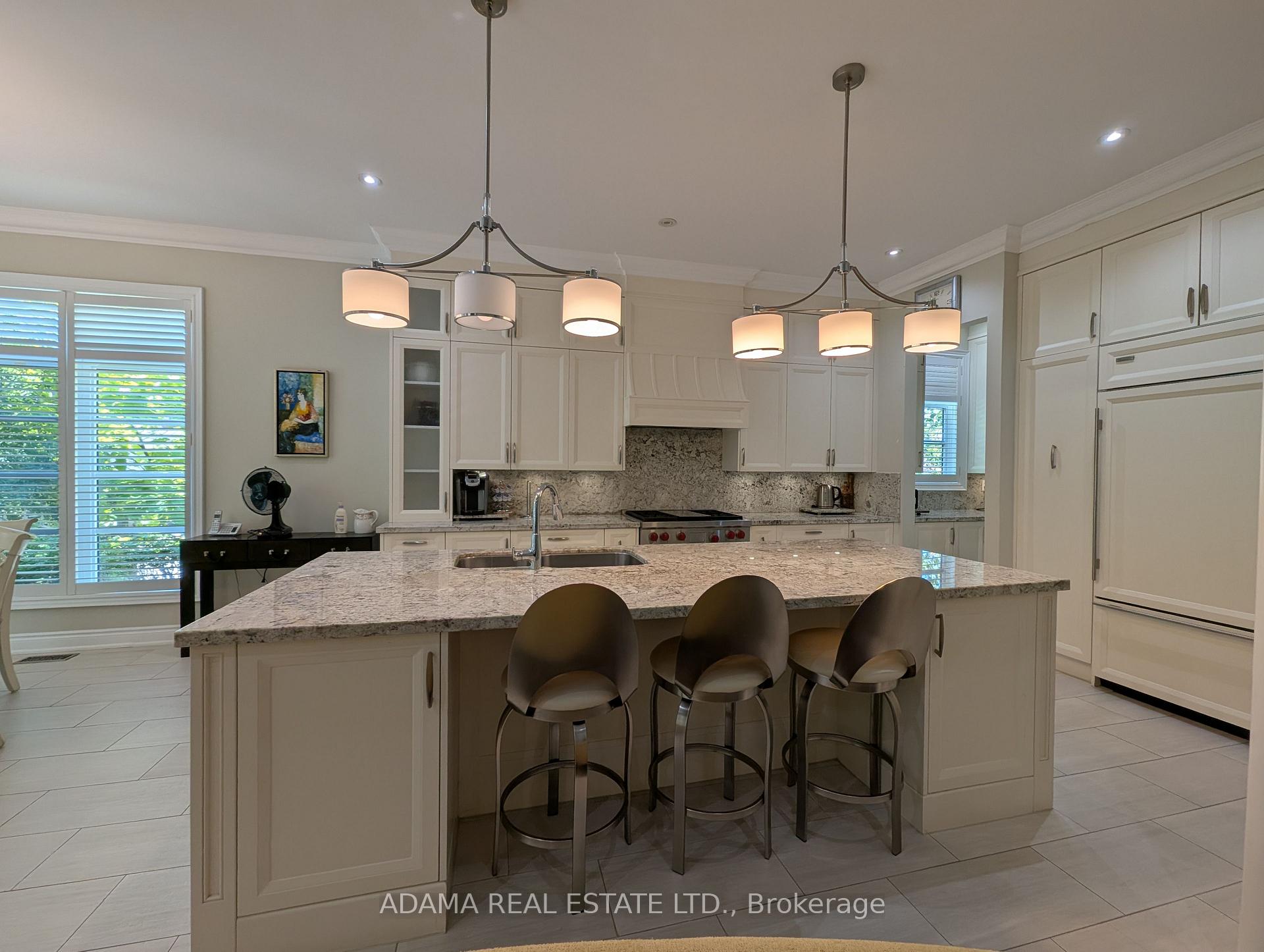 Photo 10 of 180 Cook's Mill Crescent, Vaughan, Patterson — HOMEH