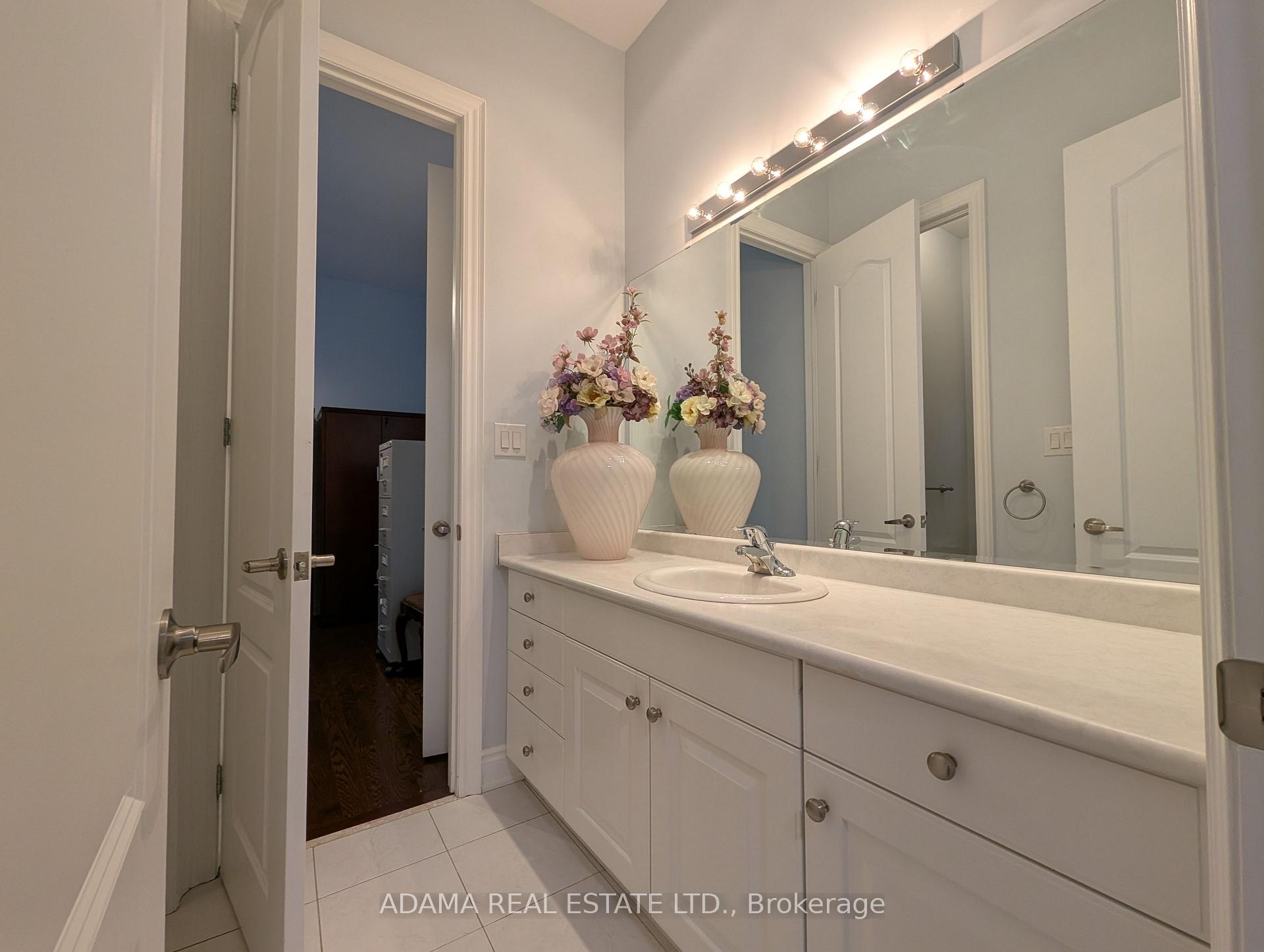 Photo 14 of 180 Cook's Mill Crescent, Vaughan, Patterson — HOMEH