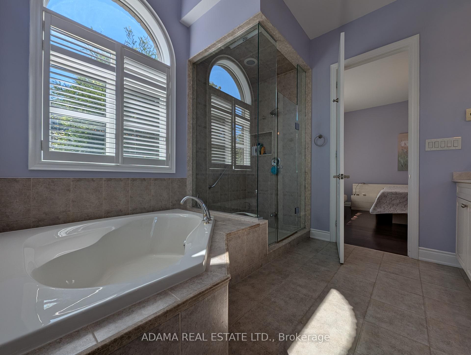 Photo 19 of 180 Cook's Mill Crescent, Vaughan, Patterson — HOMEH