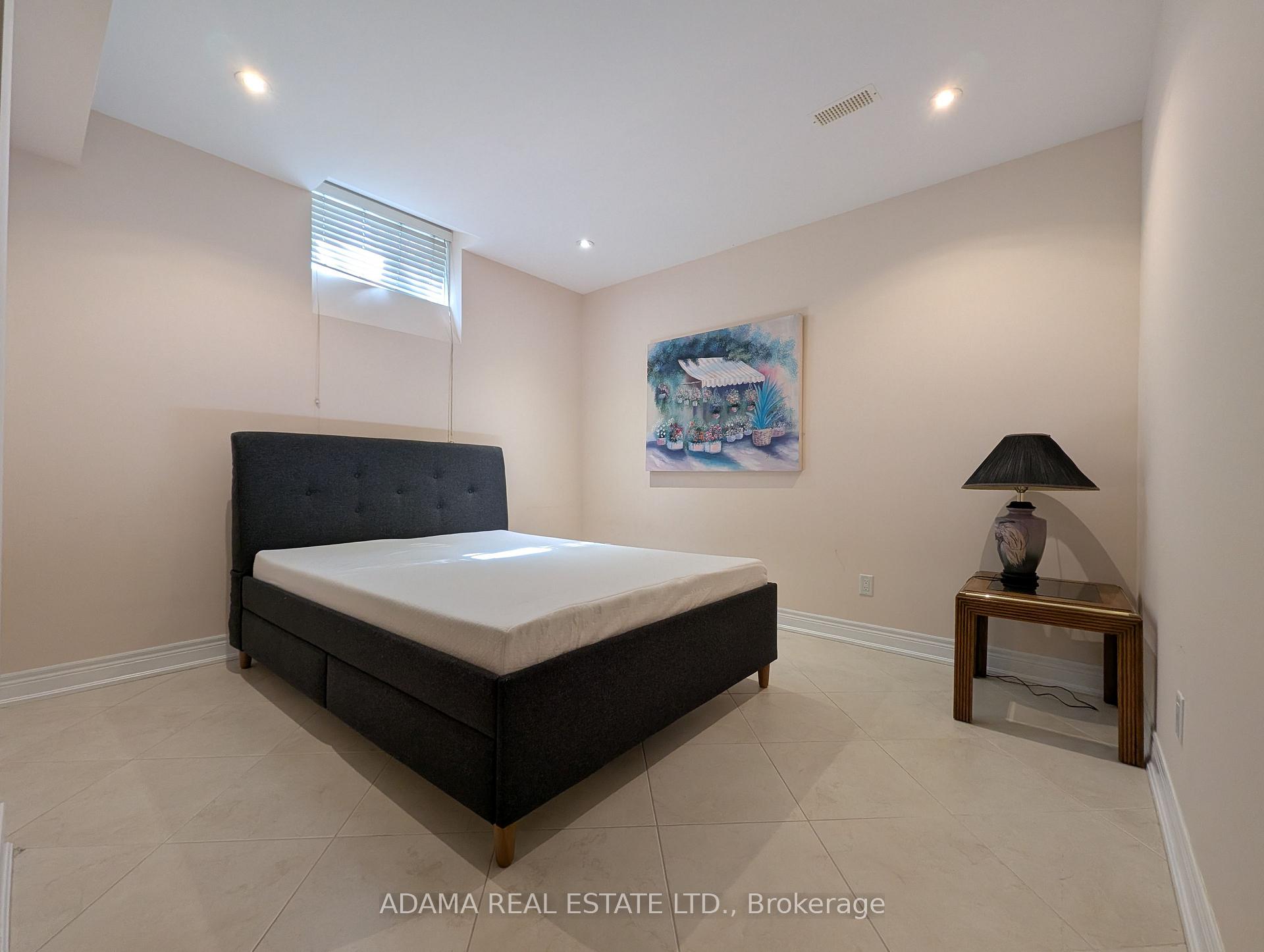 Photo 24 of 180 Cook's Mill Crescent, Vaughan, Patterson — HOMEH