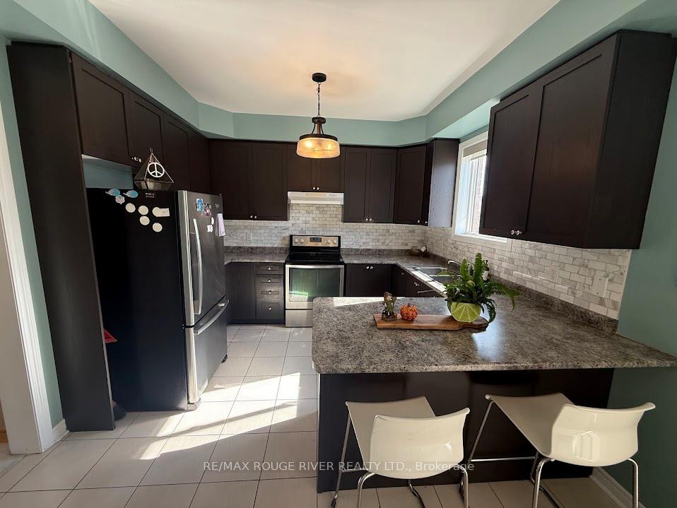 Photo 10 of 23 Chiswick Avenue, Whitby, Brooklin — HOMEH