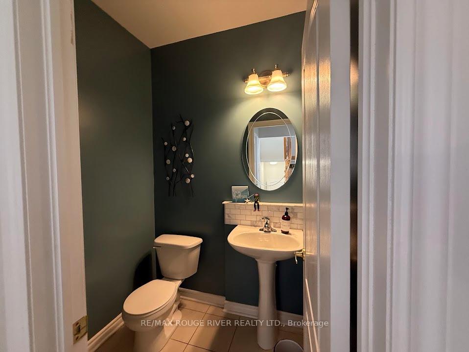Photo 14 of 23 Chiswick Avenue, Whitby, Brooklin — HOMEH