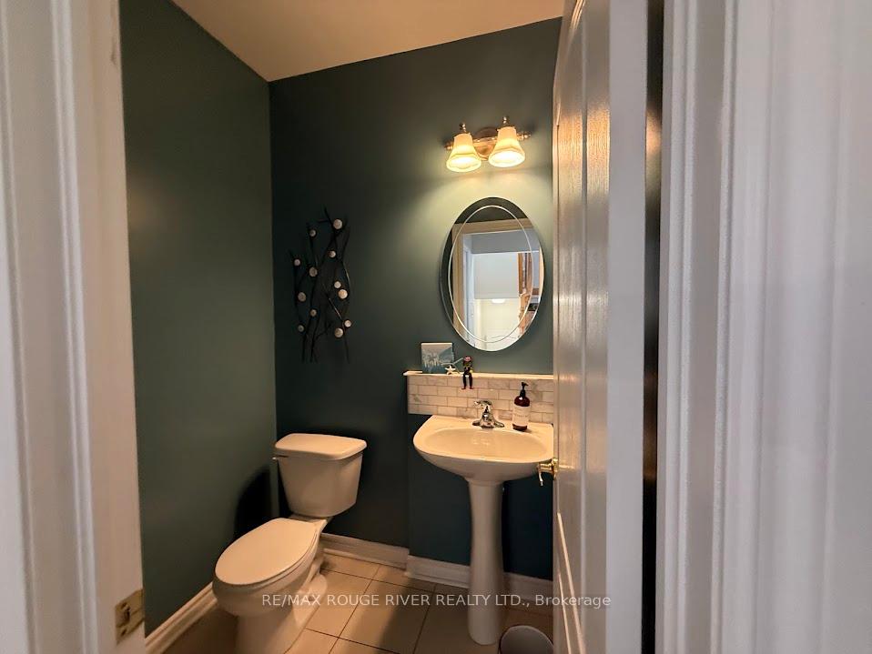 Photo 15 of 23 Chiswick Avenue, Whitby, Brooklin — HOMEH
