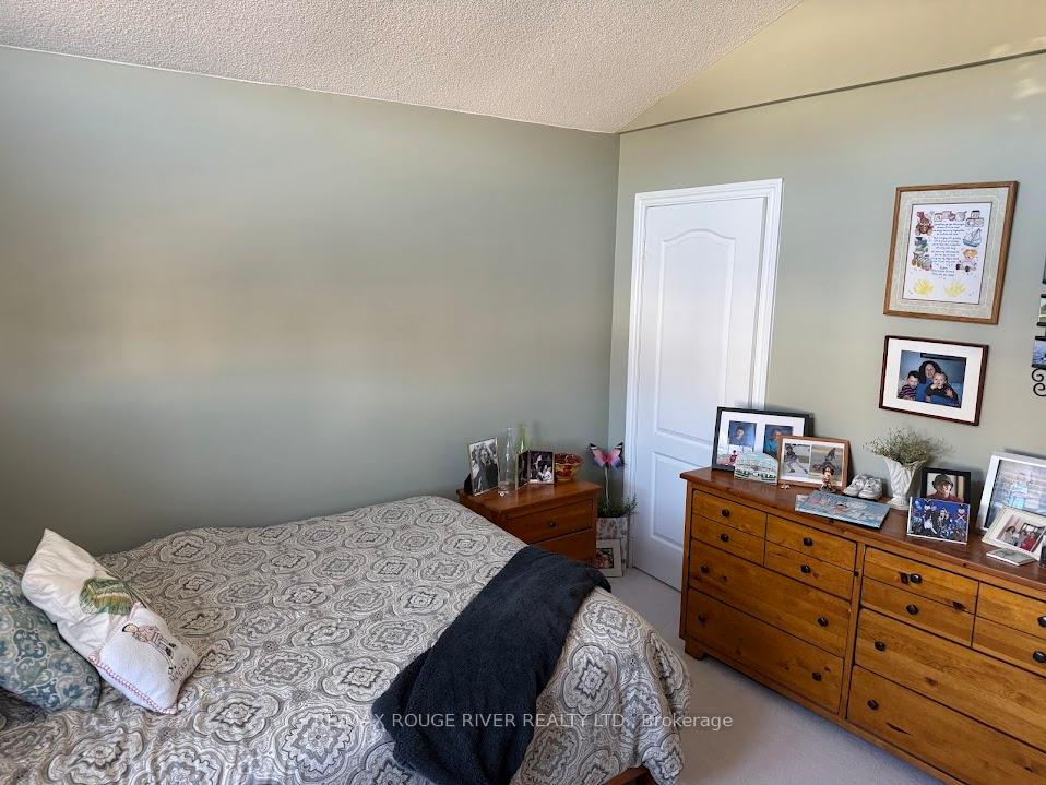 Photo 21 of 23 Chiswick Avenue, Whitby, Brooklin — HOMEH