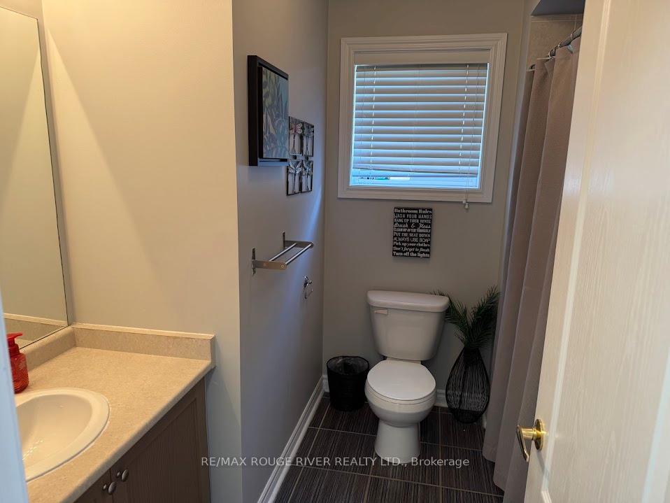 Photo 22 of 23 Chiswick Avenue, Whitby, Brooklin — HOMEH