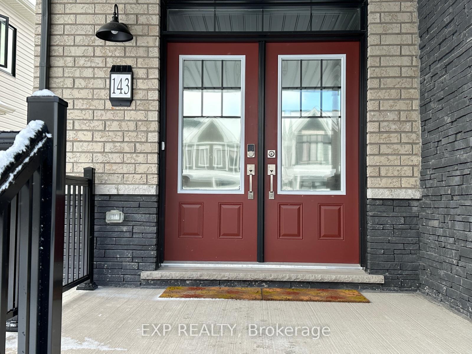Photo 2 of 143 Port Crescent, Welland, Dain City — HOMEH