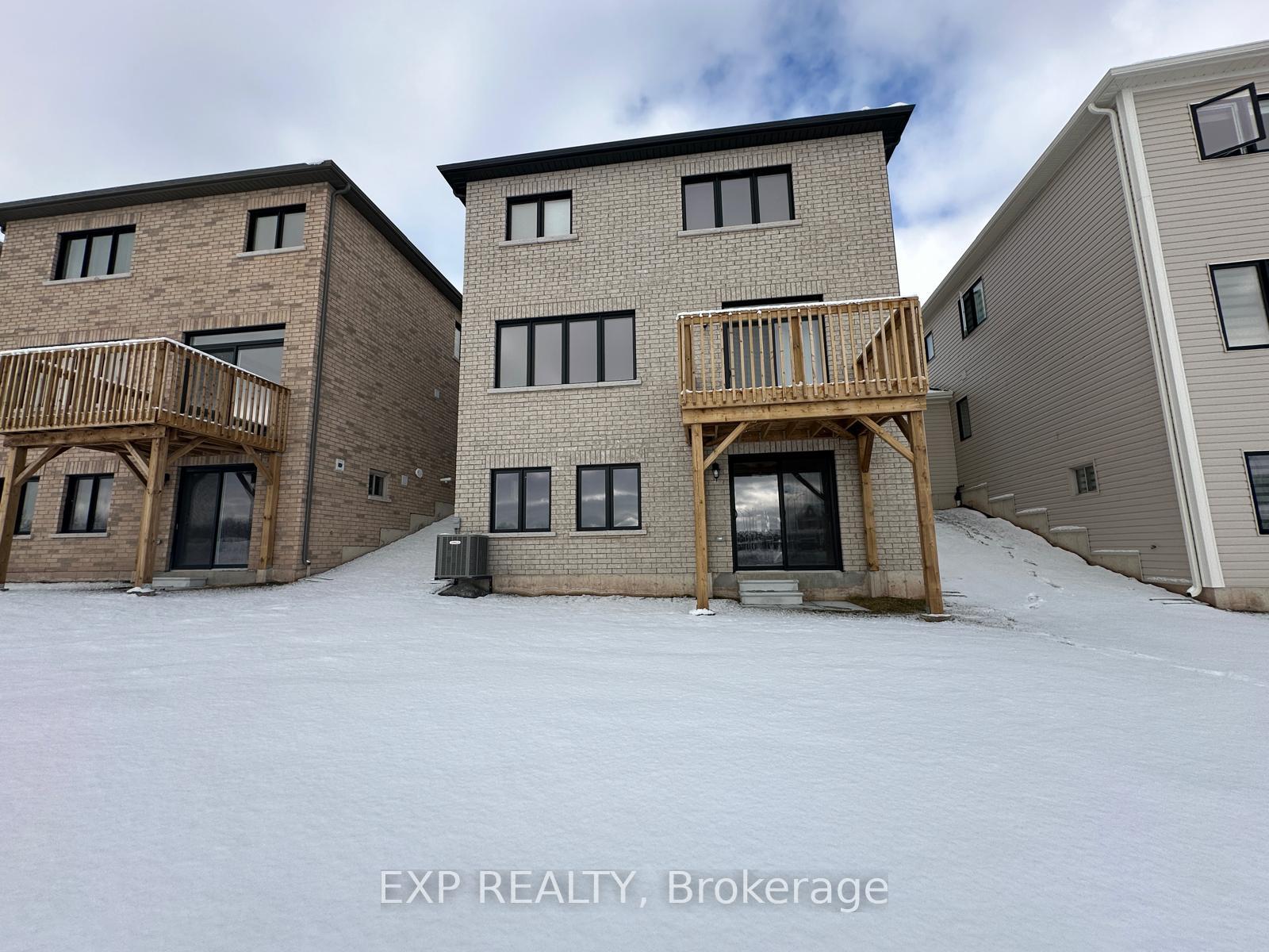 Photo 7 of 143 Port Crescent, Welland, Dain City — HOMEH