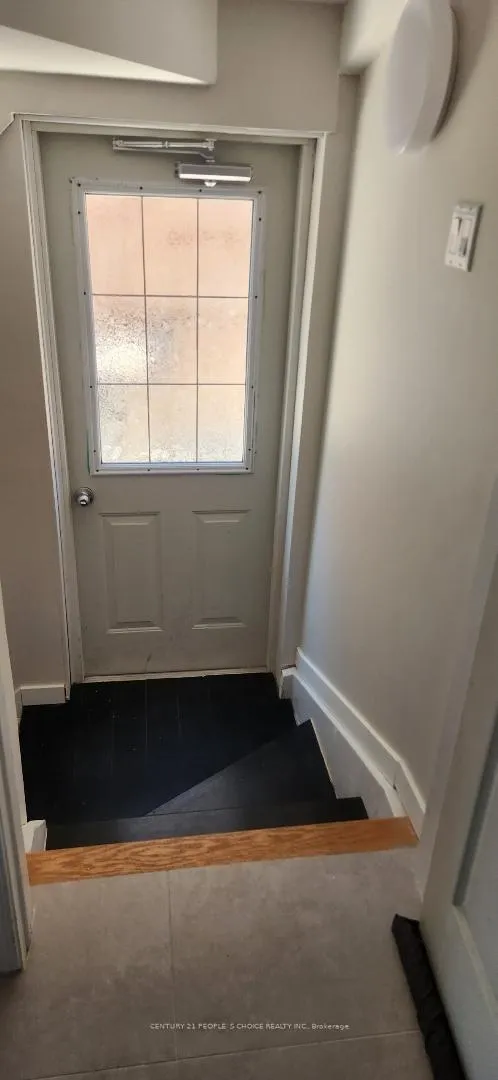 Photo 2 of 29 Cassia Crescent, Vaughan, Maple — HOMEH