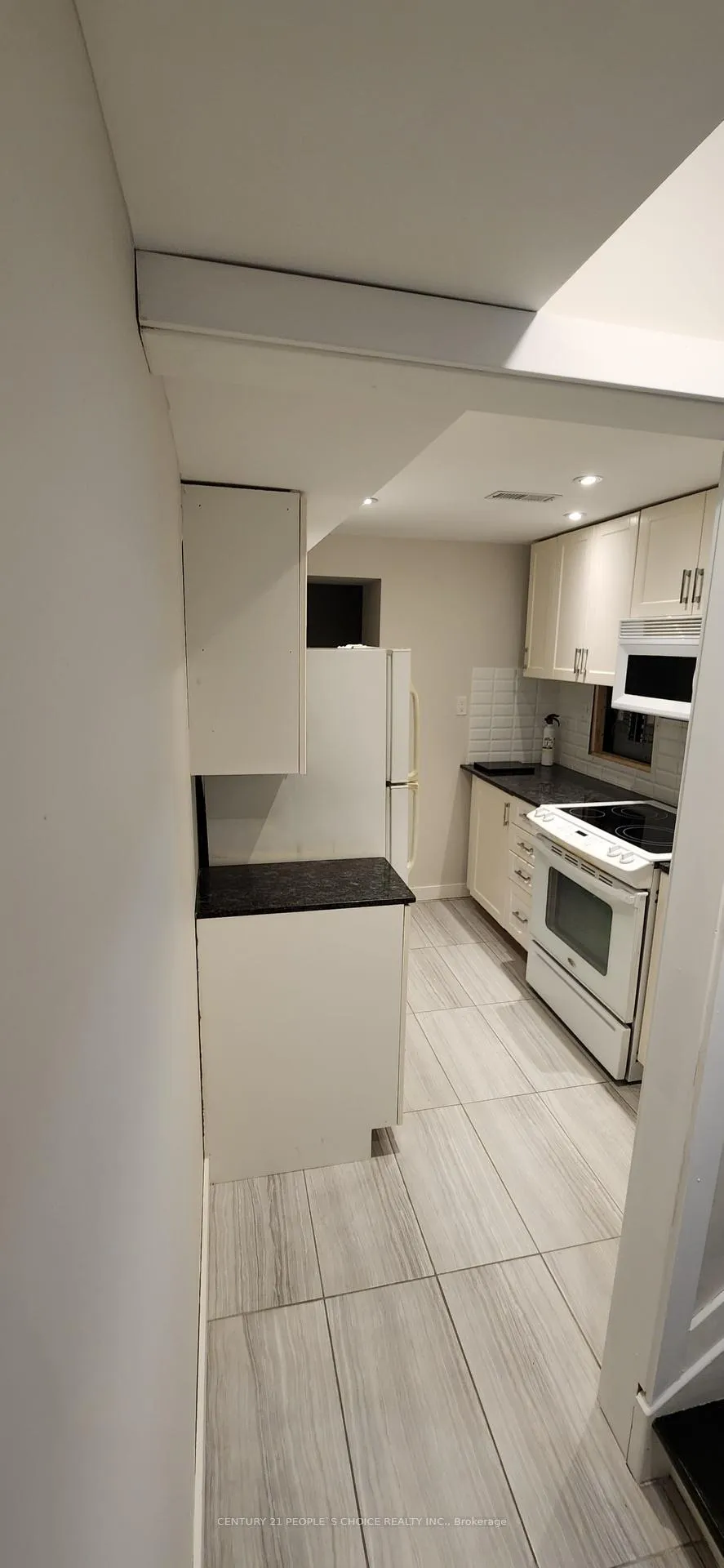 Photo 5 of 29 Cassia Crescent, Vaughan, Maple — HOMEH