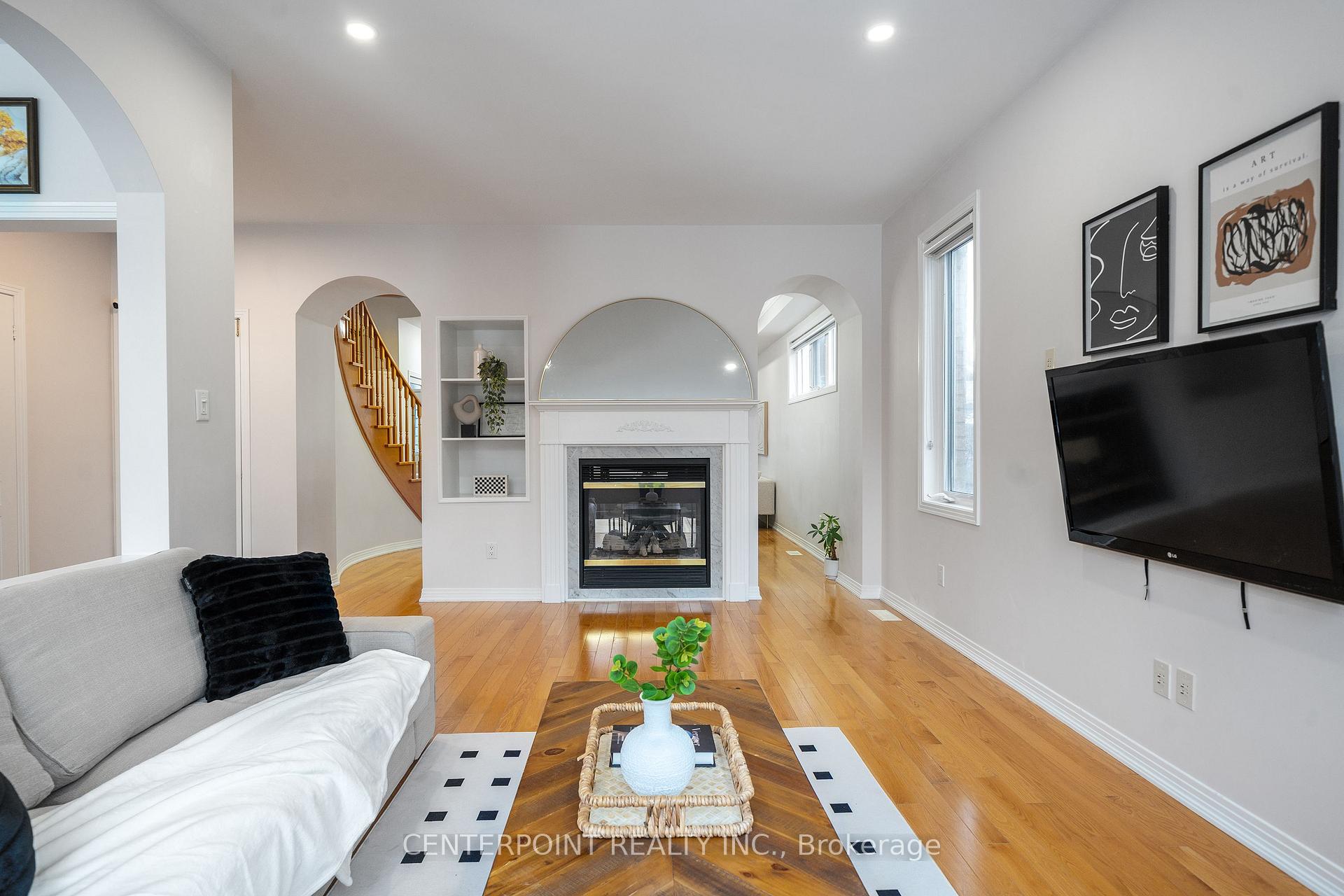 Photo 7 of 28 Starhill Crescent, Markham, Cachet — HOMEH