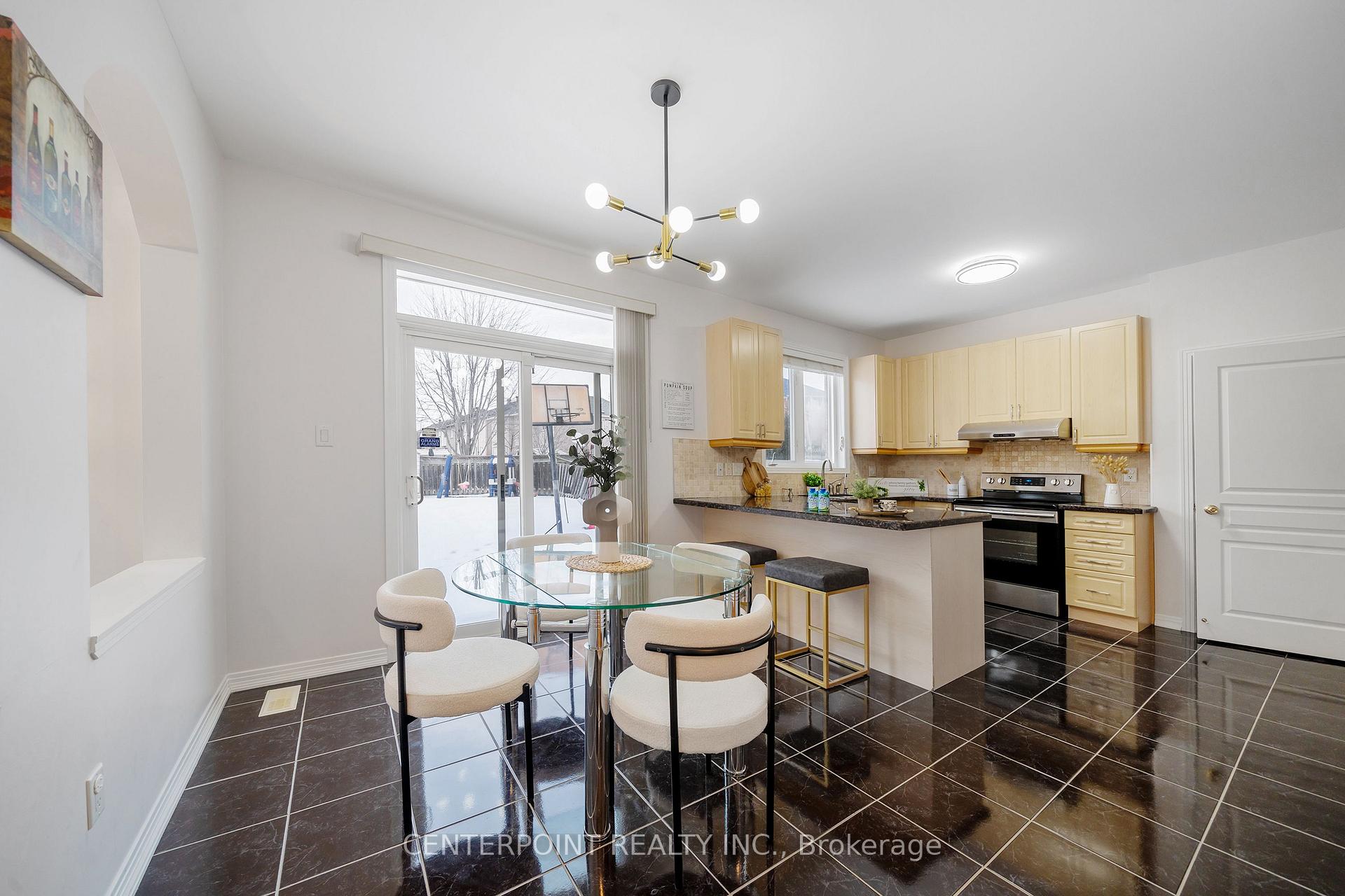 Photo 10 of 28 Starhill Crescent, Markham, Cachet — HOMEH