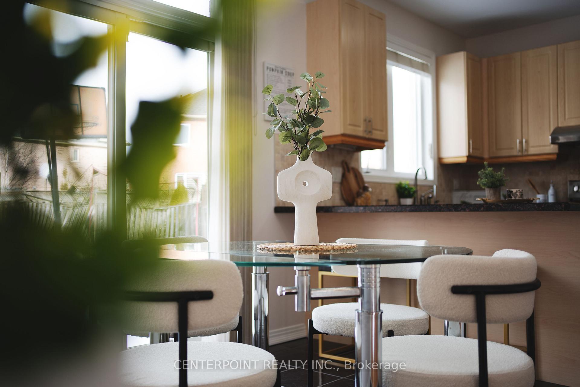 Photo 11 of 28 Starhill Crescent, Markham, Cachet — HOMEH