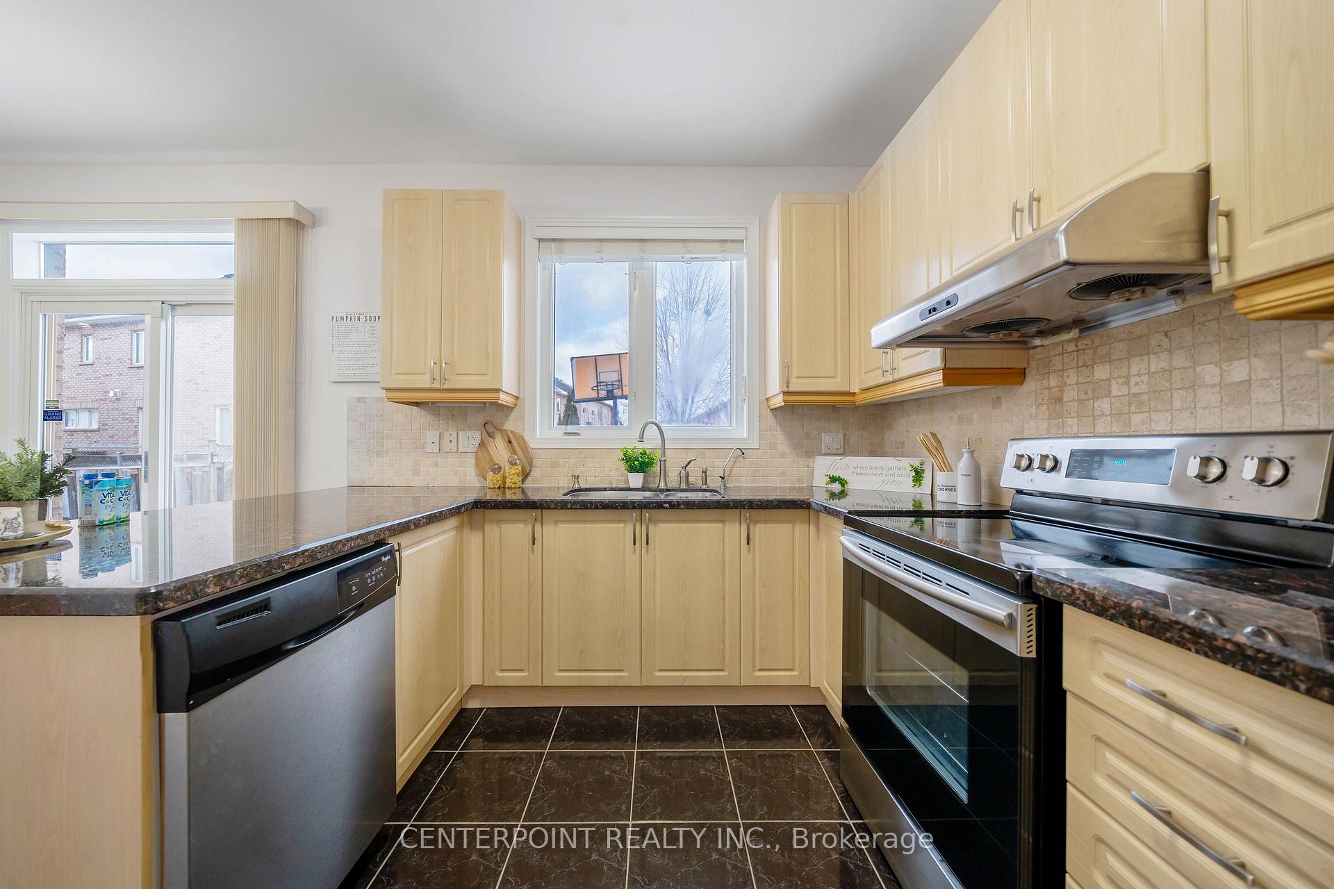 Photo 12 of 28 Starhill Crescent, Markham, Cachet — HOMEH