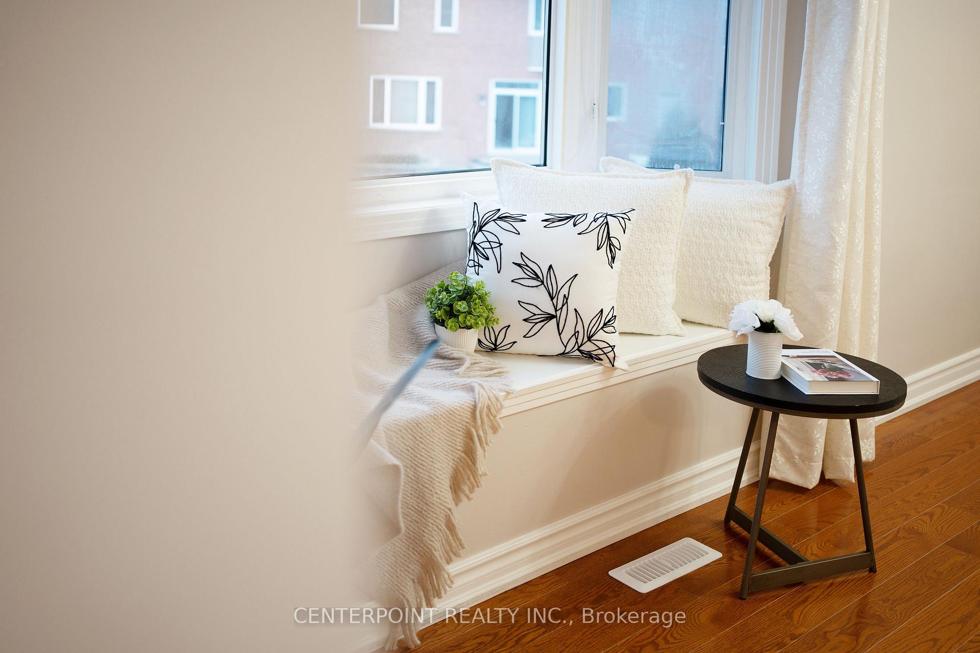 Photo 18 of 28 Starhill Crescent, Markham, Cachet — HOMEH