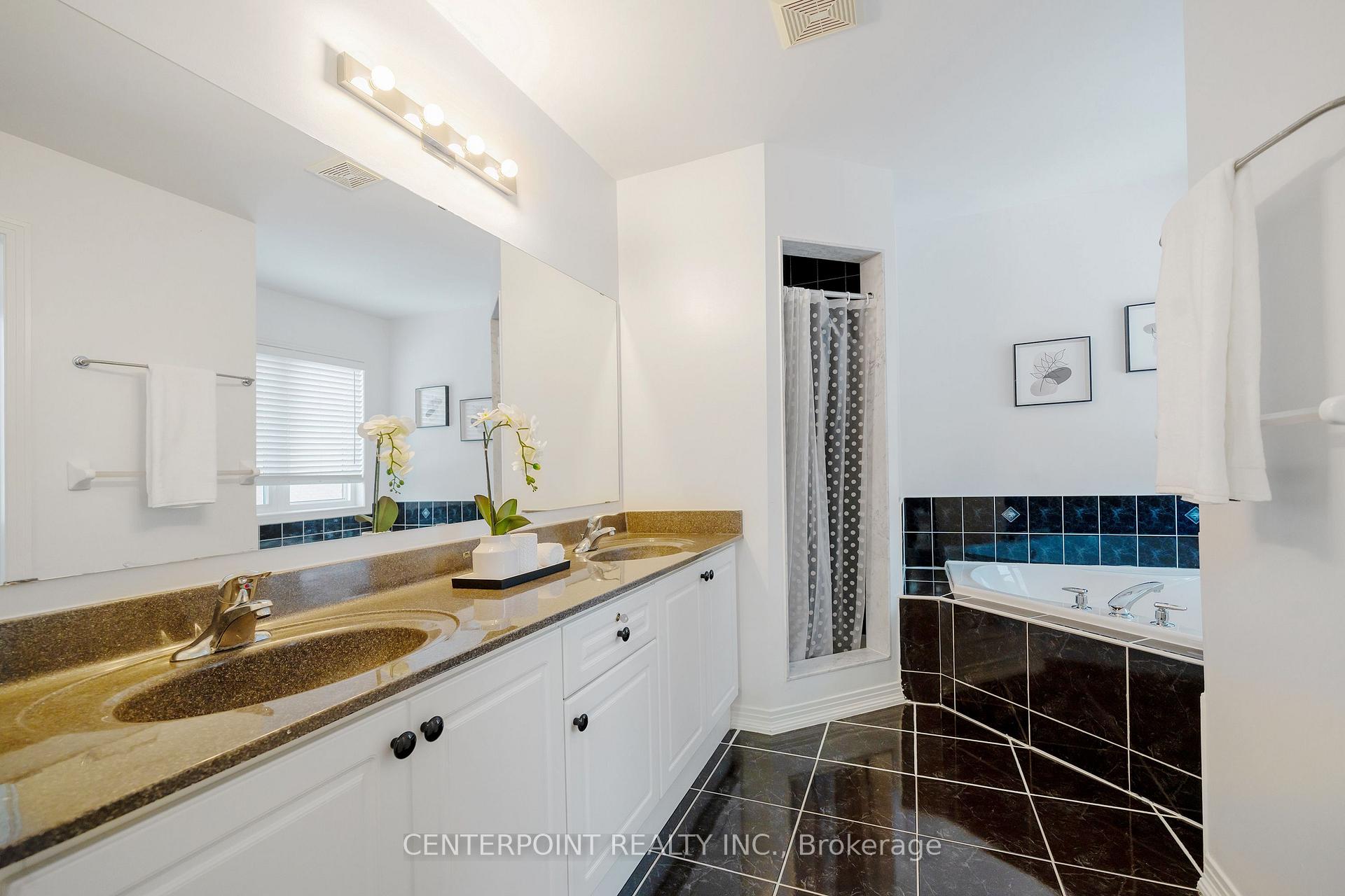 Photo 20 of 28 Starhill Crescent, Markham, Cachet — HOMEH