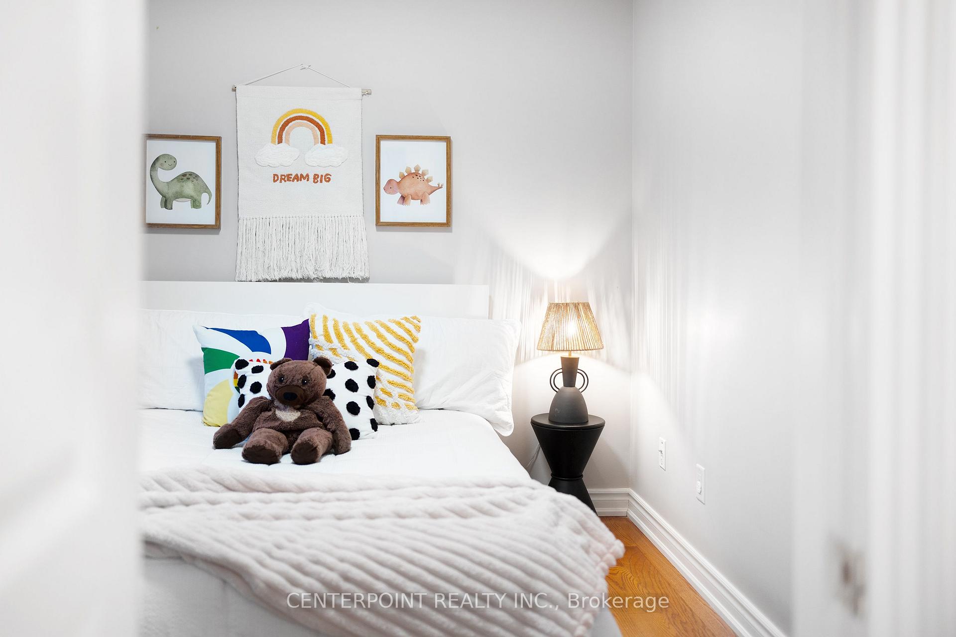Photo 24 of 28 Starhill Crescent, Markham, Cachet — HOMEH