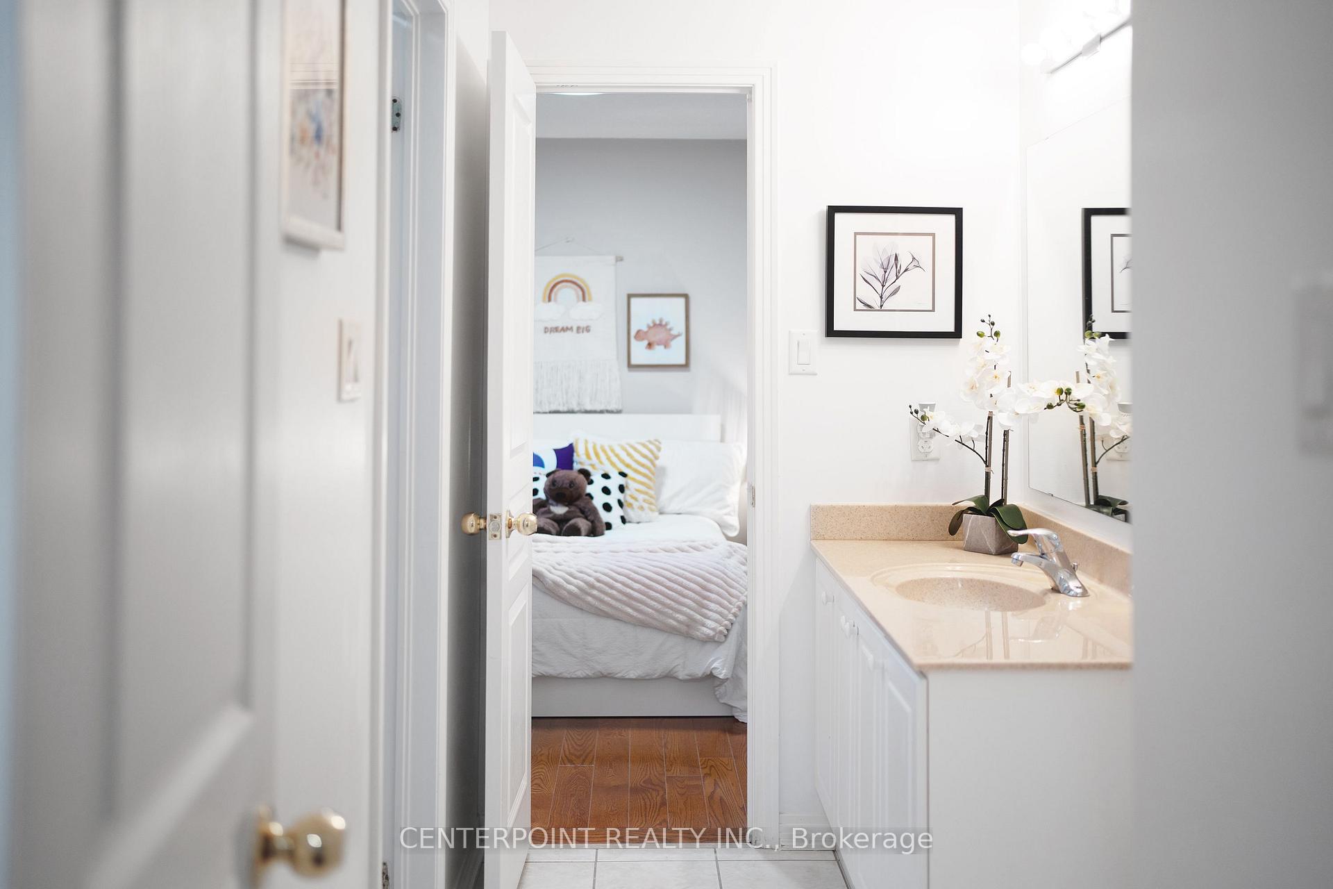 Photo 25 of 28 Starhill Crescent, Markham, Cachet — HOMEH
