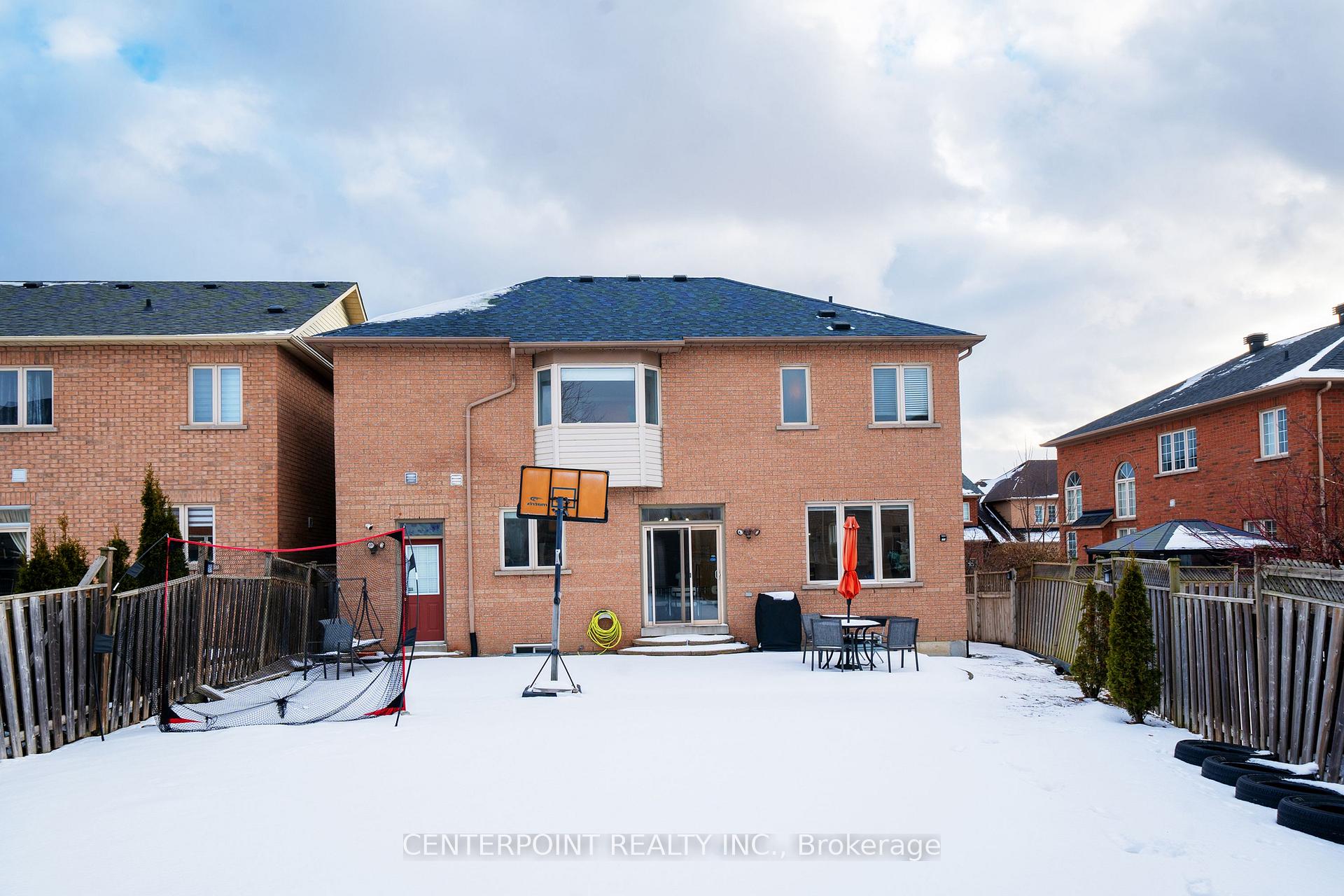 Photo 35 of 28 Starhill Crescent, Markham, Cachet — HOMEH