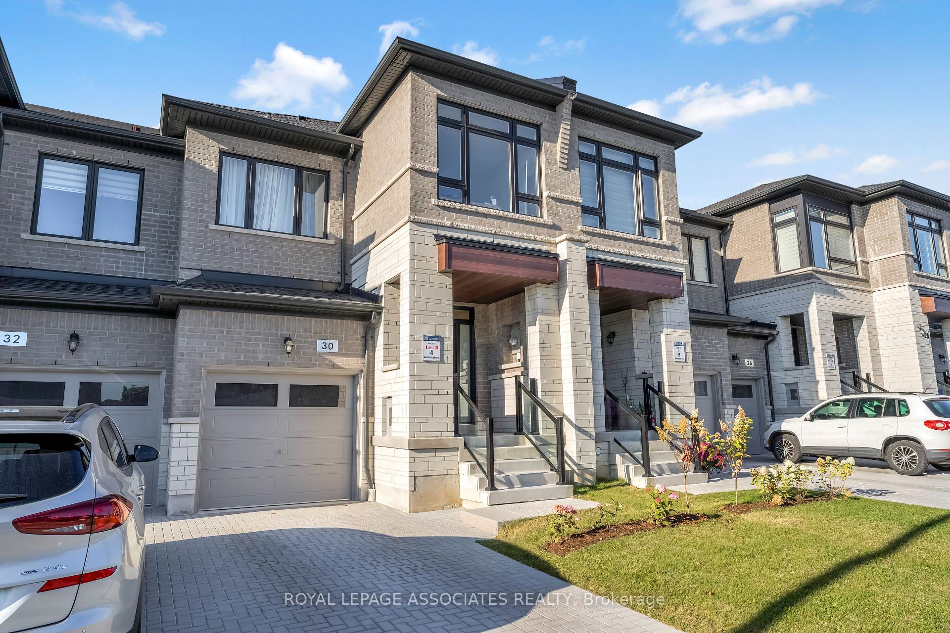 Photo 2 of 30 Mountainside Crescent, Whitby, Rolling Acres — HOMEH