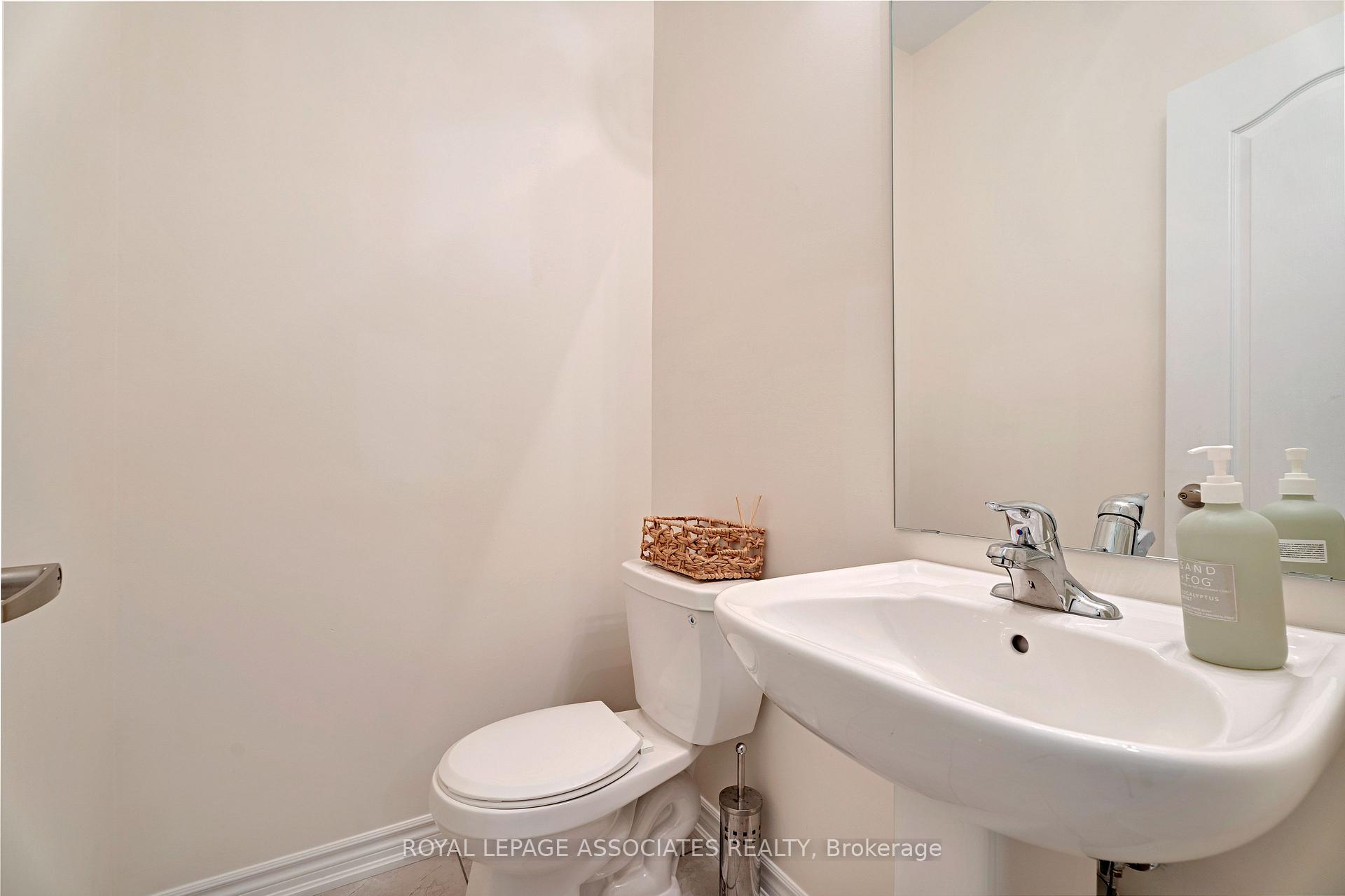 Photo 4 of 30 Mountainside Crescent, Whitby, Rolling Acres — HOMEH