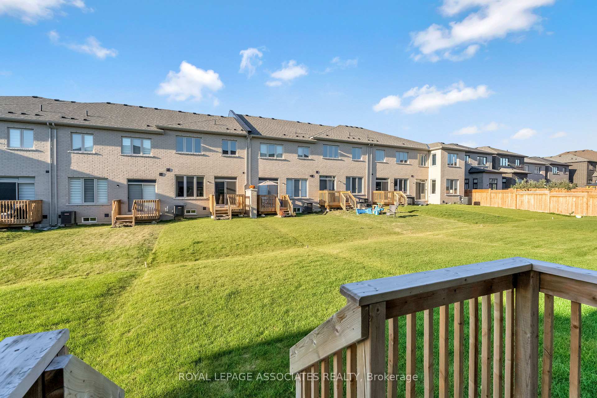 Photo 16 of 30 Mountainside Crescent, Whitby, Rolling Acres — HOMEH