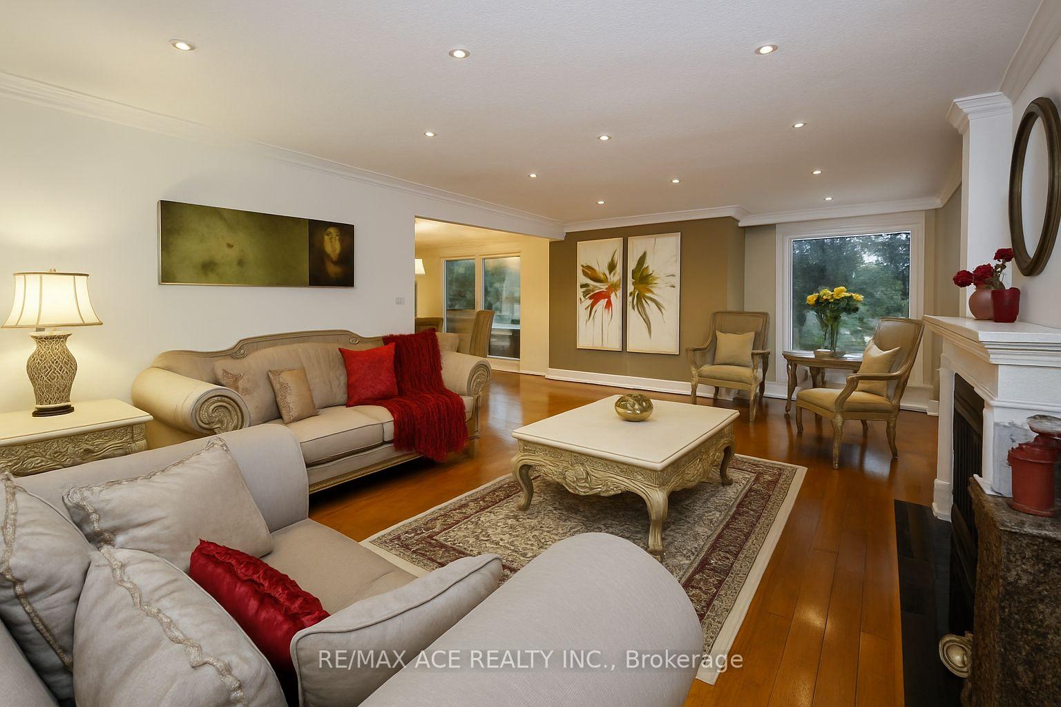 Photo 2 of 26 Shasta Drive, Vaughan, Uplands — HOMEH