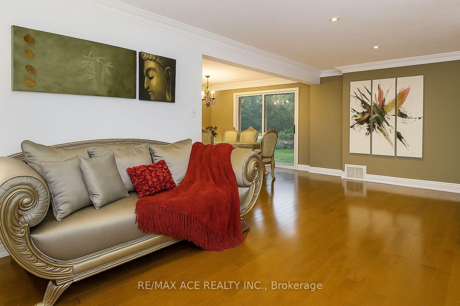 Photo 5 of 26 Shasta Drive, Vaughan, Uplands — HOMEH