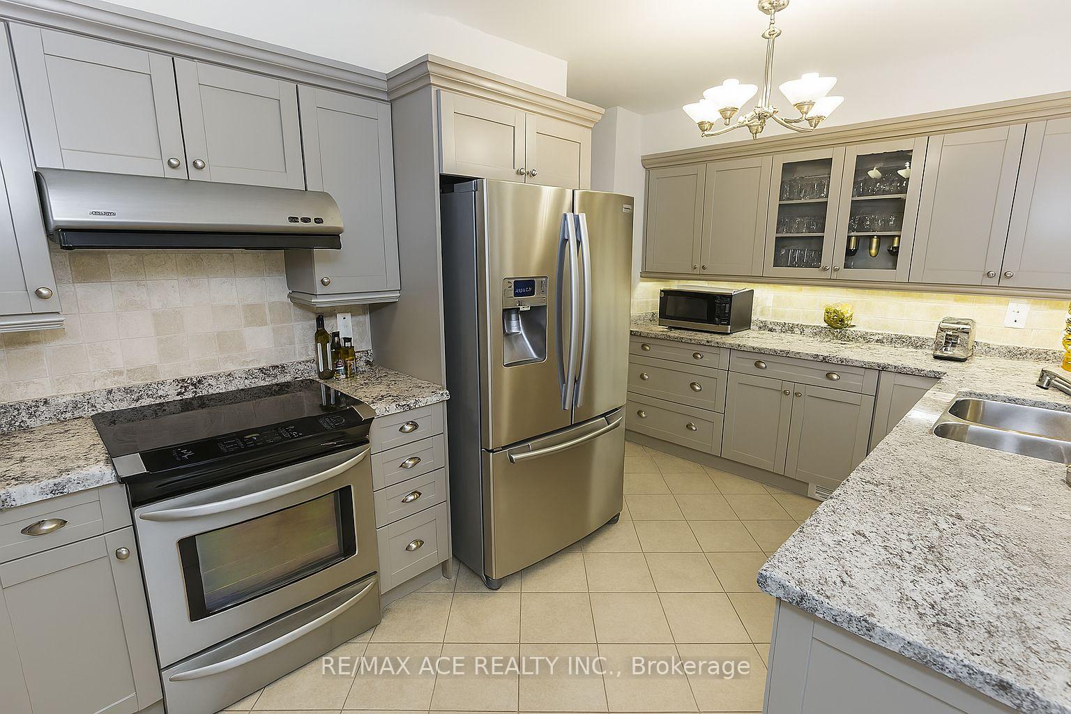 Photo 7 of 26 Shasta Drive, Vaughan, Uplands — HOMEH