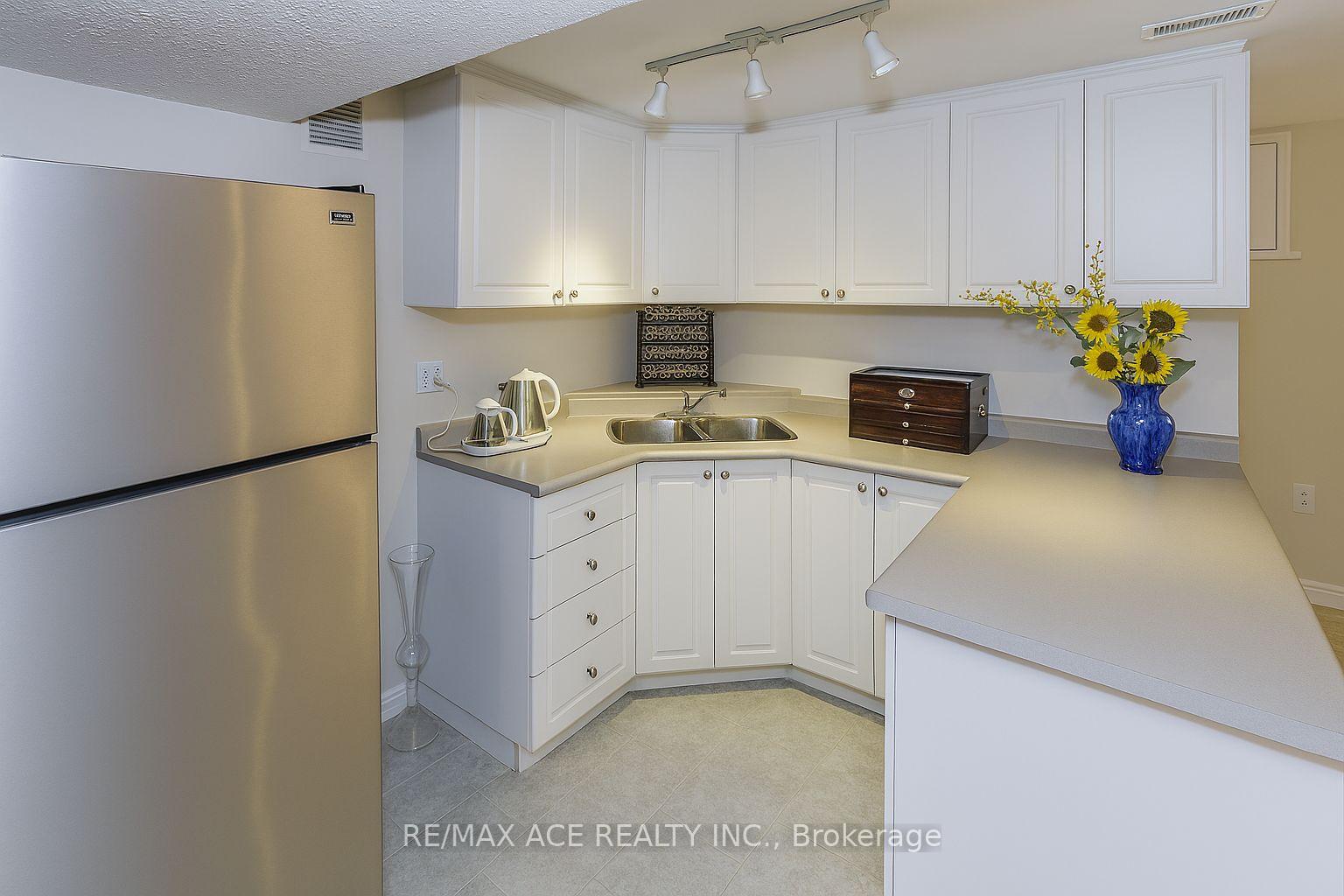 Photo 13 of 26 Shasta Drive, Vaughan, Uplands — HOMEH