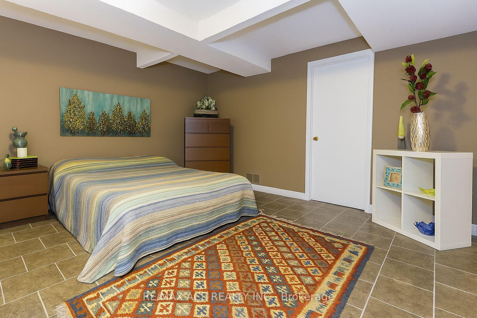 Photo 15 of 26 Shasta Drive, Vaughan, Uplands — HOMEH