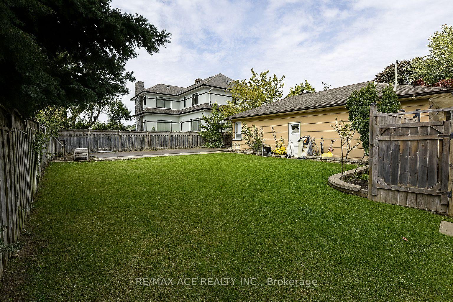 Photo 17 of 26 Shasta Drive, Vaughan, Uplands — HOMEH
