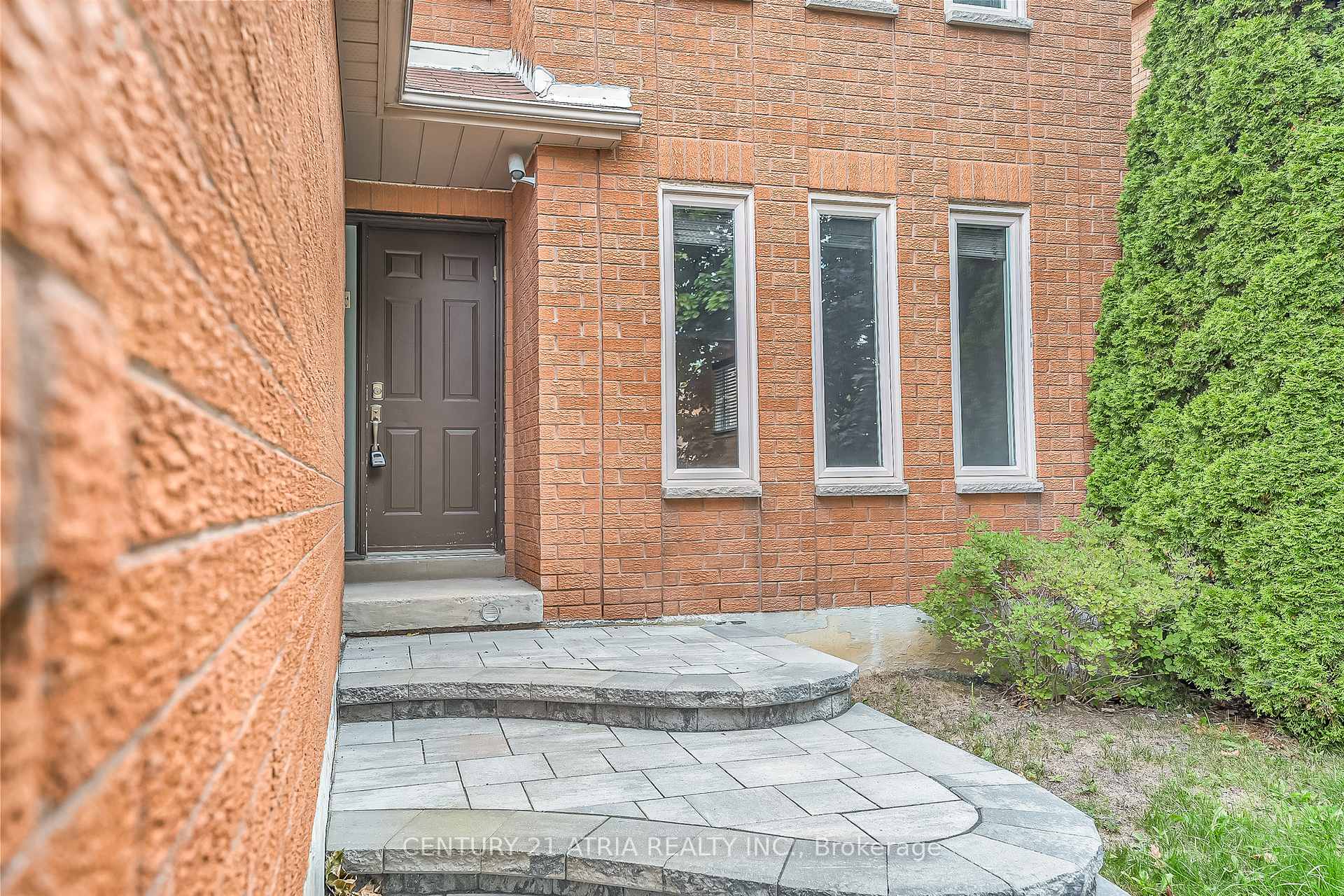 Photo 2 of 130 Mountbatten Road, Vaughan, Beverley Glen — HOMEH