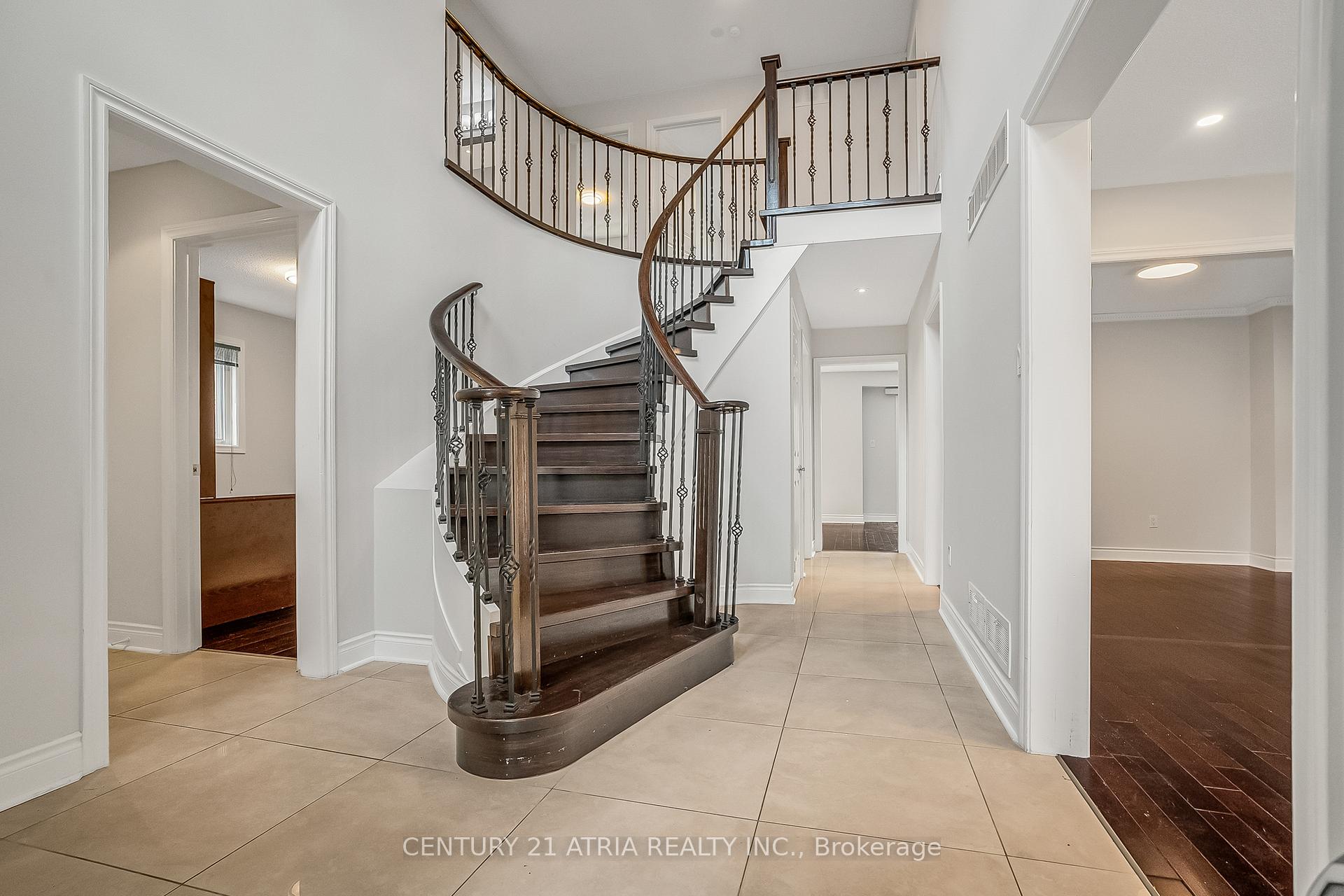 Photo 3 of 130 Mountbatten Road, Vaughan, Beverley Glen — HOMEH