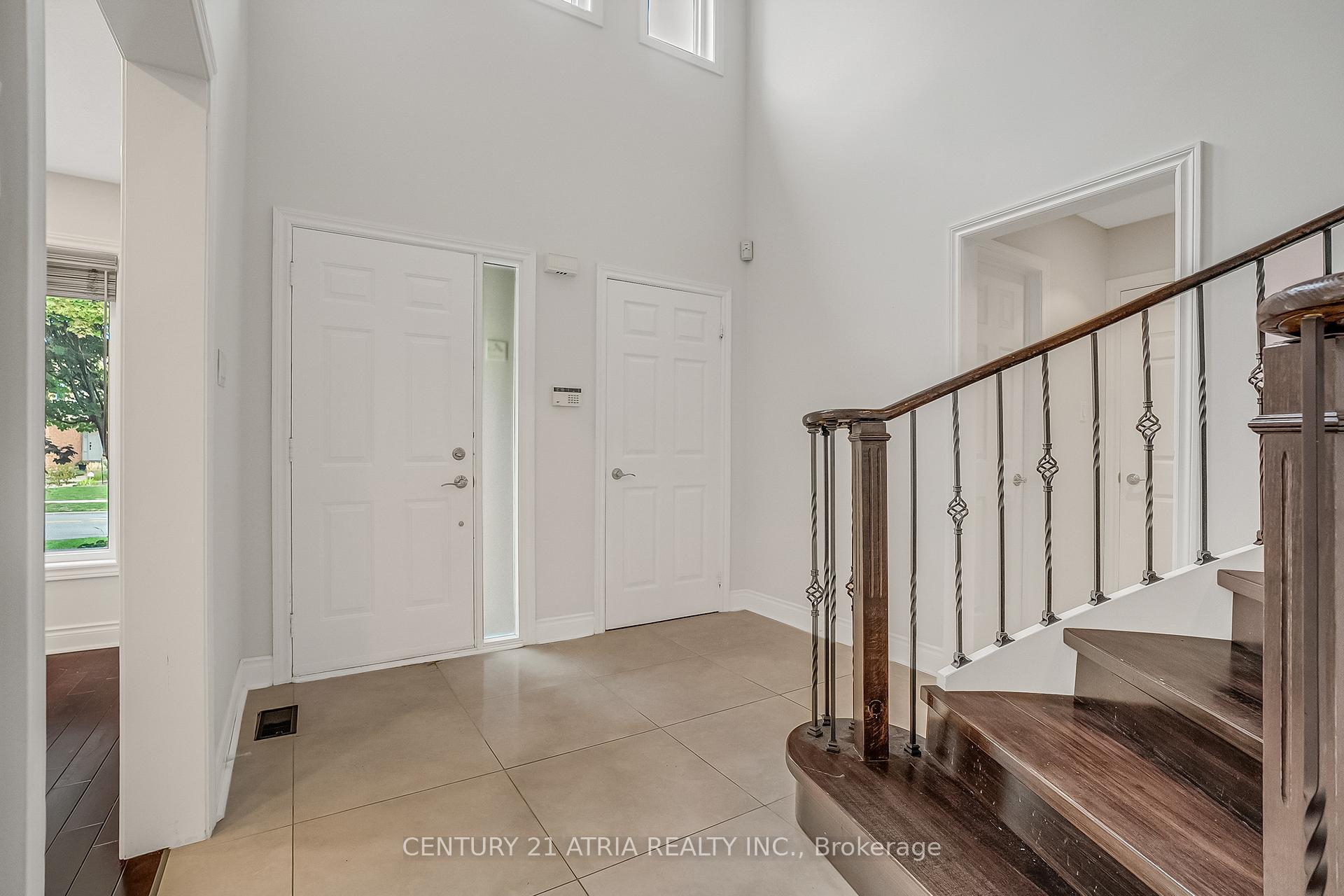 Photo 4 of 130 Mountbatten Road, Vaughan, Beverley Glen — HOMEH