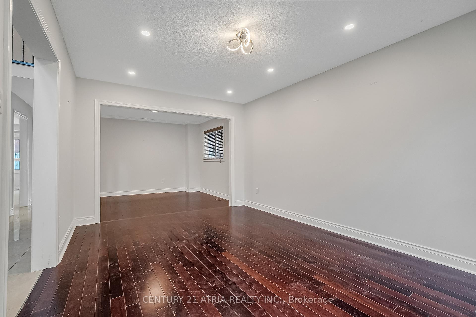 Photo 5 of 130 Mountbatten Road, Vaughan, Beverley Glen — HOMEH