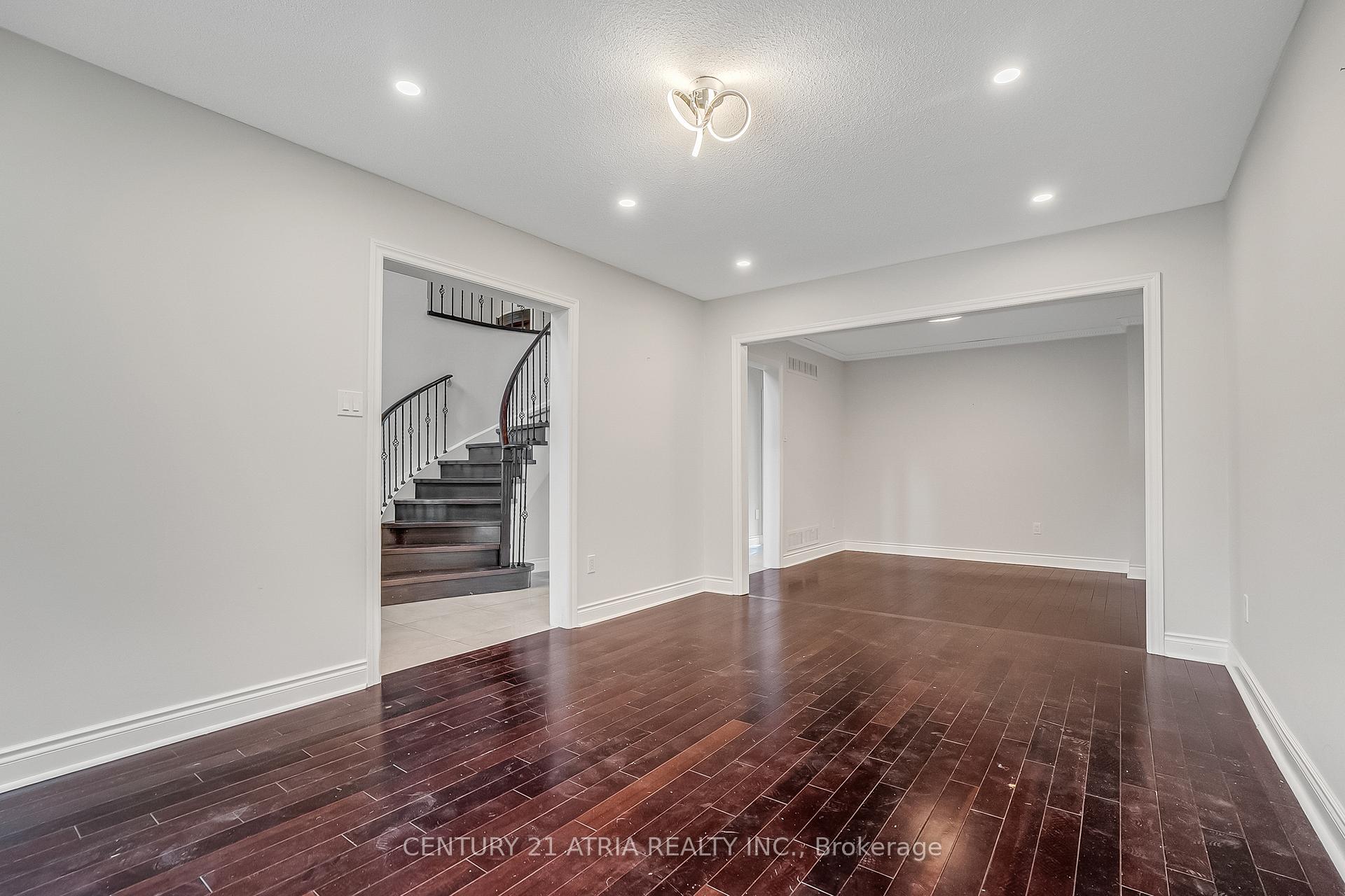 Photo 6 of 130 Mountbatten Road, Vaughan, Beverley Glen — HOMEH