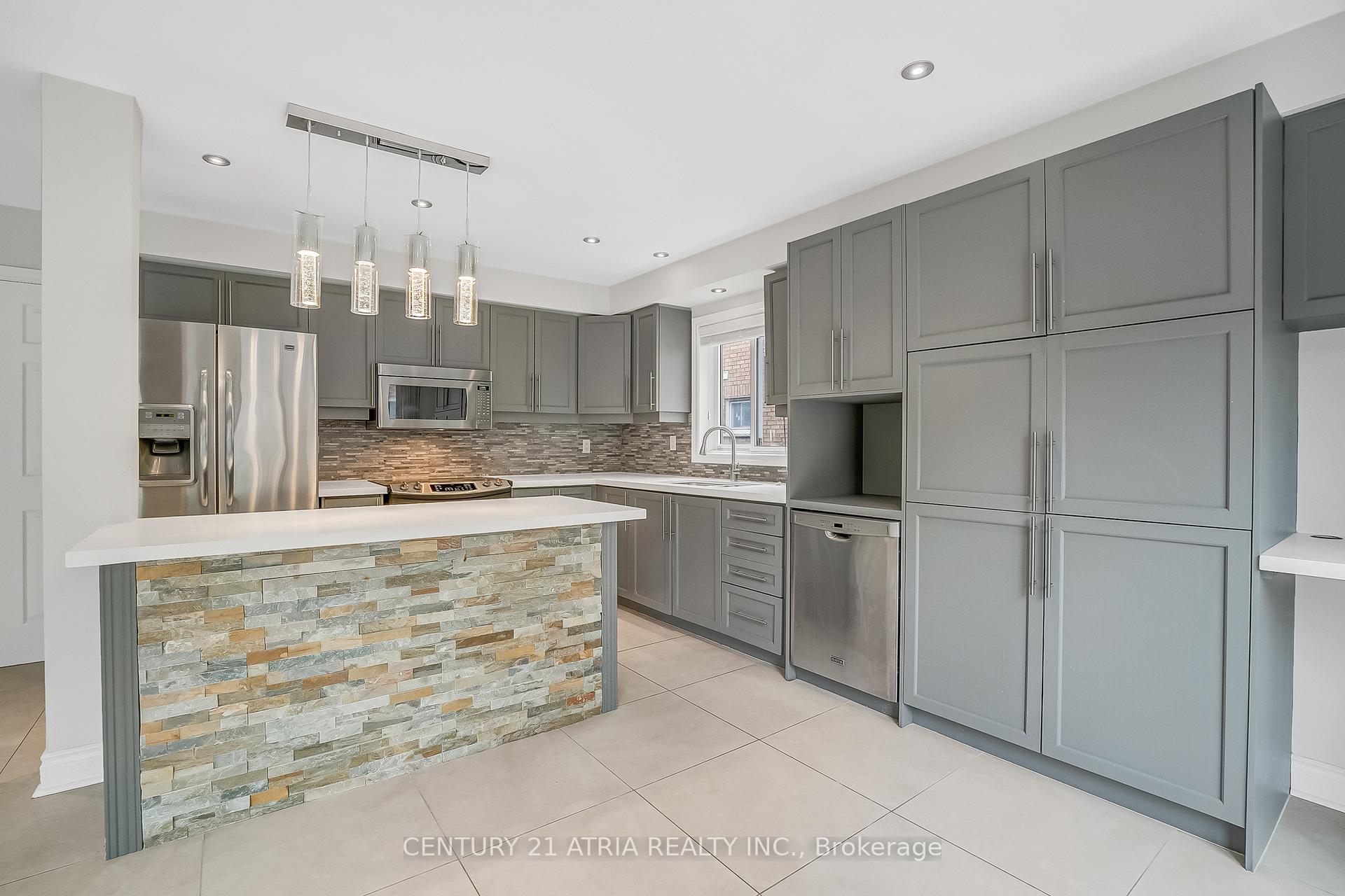 Photo 13 of 130 Mountbatten Road, Vaughan, Beverley Glen — HOMEH