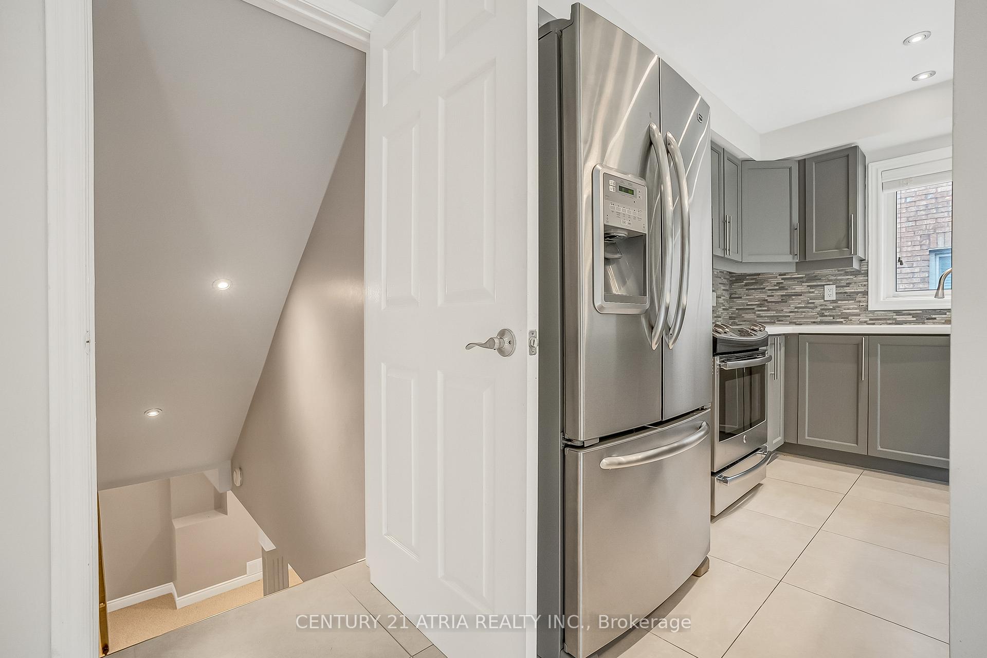 Photo 30 of 130 Mountbatten Road, Vaughan, Beverley Glen — HOMEH