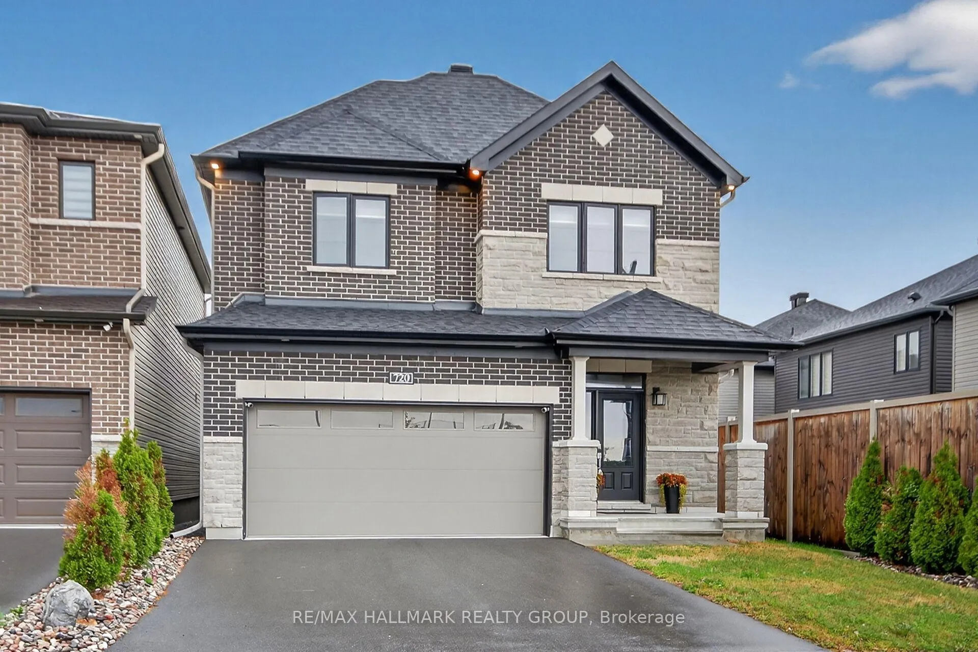 Photo 2 of 720 Cappamore Drive, Ottawa, Barrhaven - Half Moon Bay — HOMEH