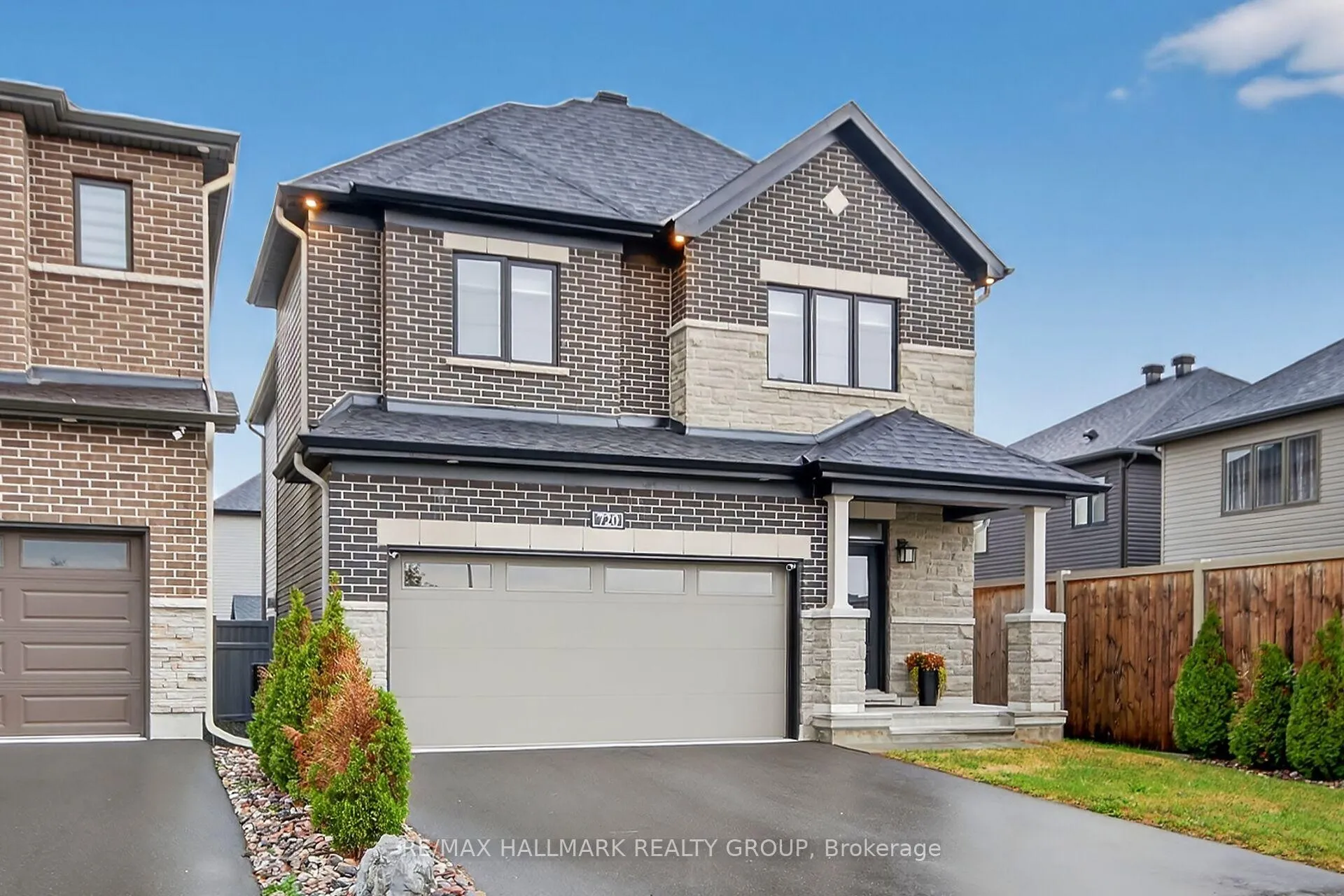 Photo 3 of 720 Cappamore Drive, Ottawa, Barrhaven - Half Moon Bay — HOMEH