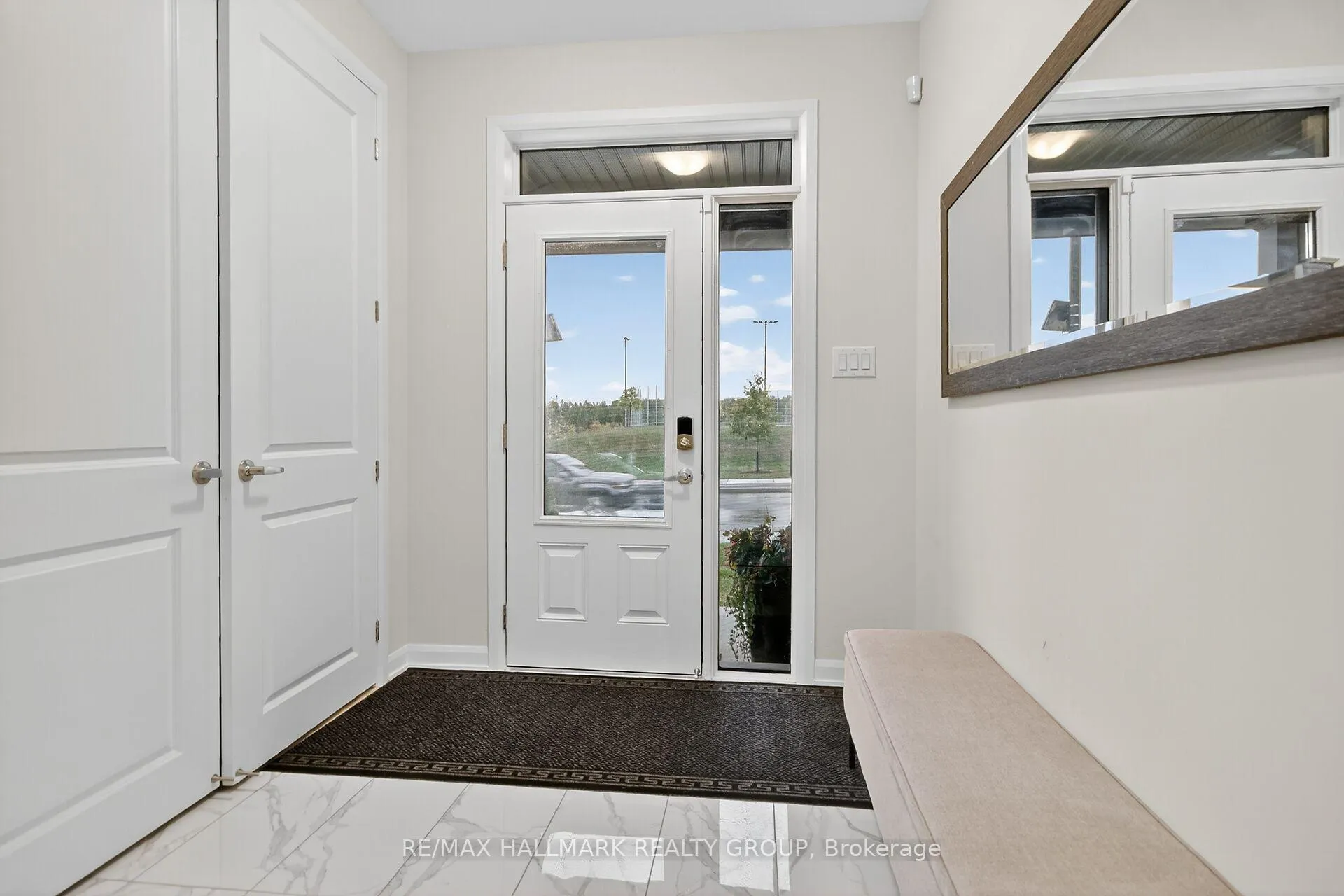 Photo 4 of 720 Cappamore Drive, Ottawa, Barrhaven - Half Moon Bay — HOMEH