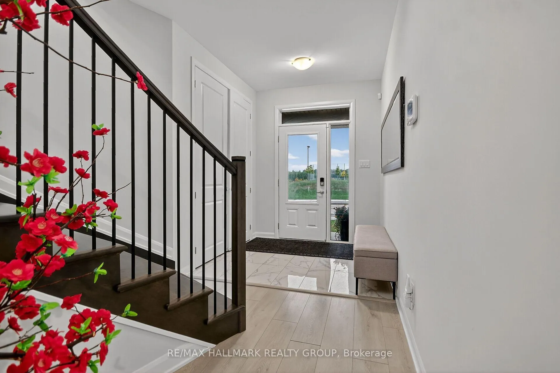 Photo 5 of 720 Cappamore Drive, Ottawa, Barrhaven - Half Moon Bay — HOMEH