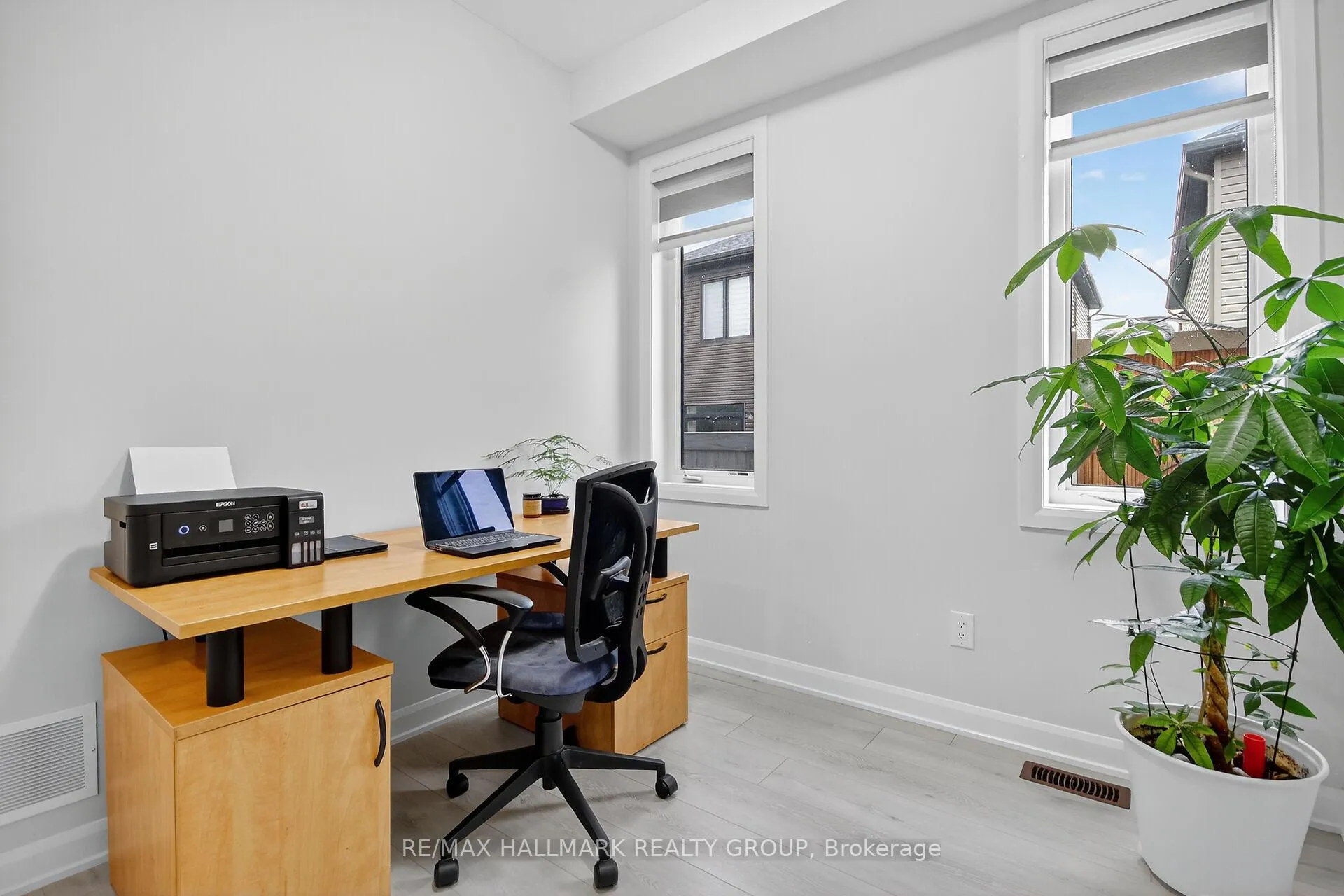 Photo 7 of 720 Cappamore Drive, Ottawa, Barrhaven - Half Moon Bay — HOMEH