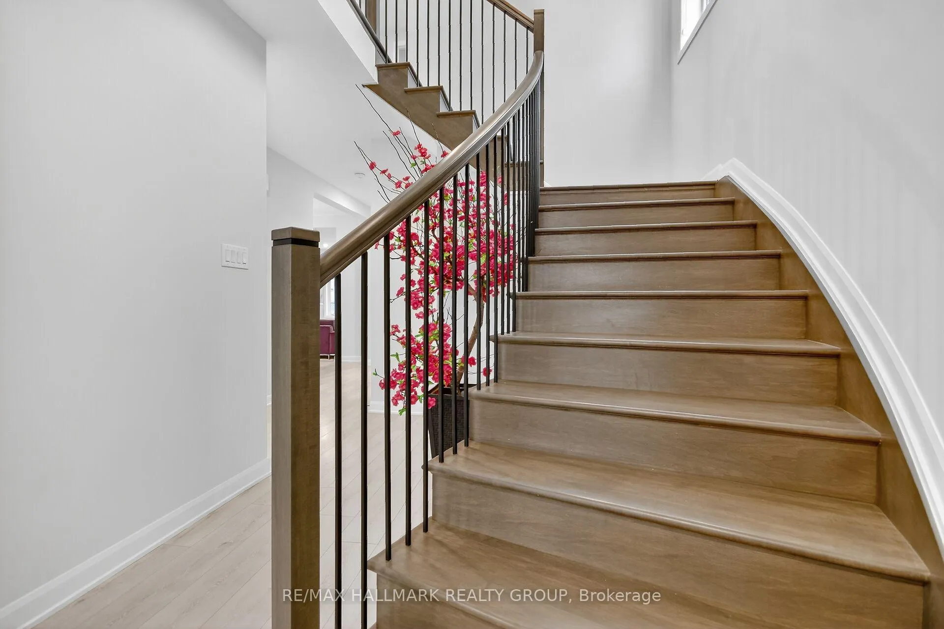 Photo 8 of 720 Cappamore Drive, Ottawa, Barrhaven - Half Moon Bay — HOMEH