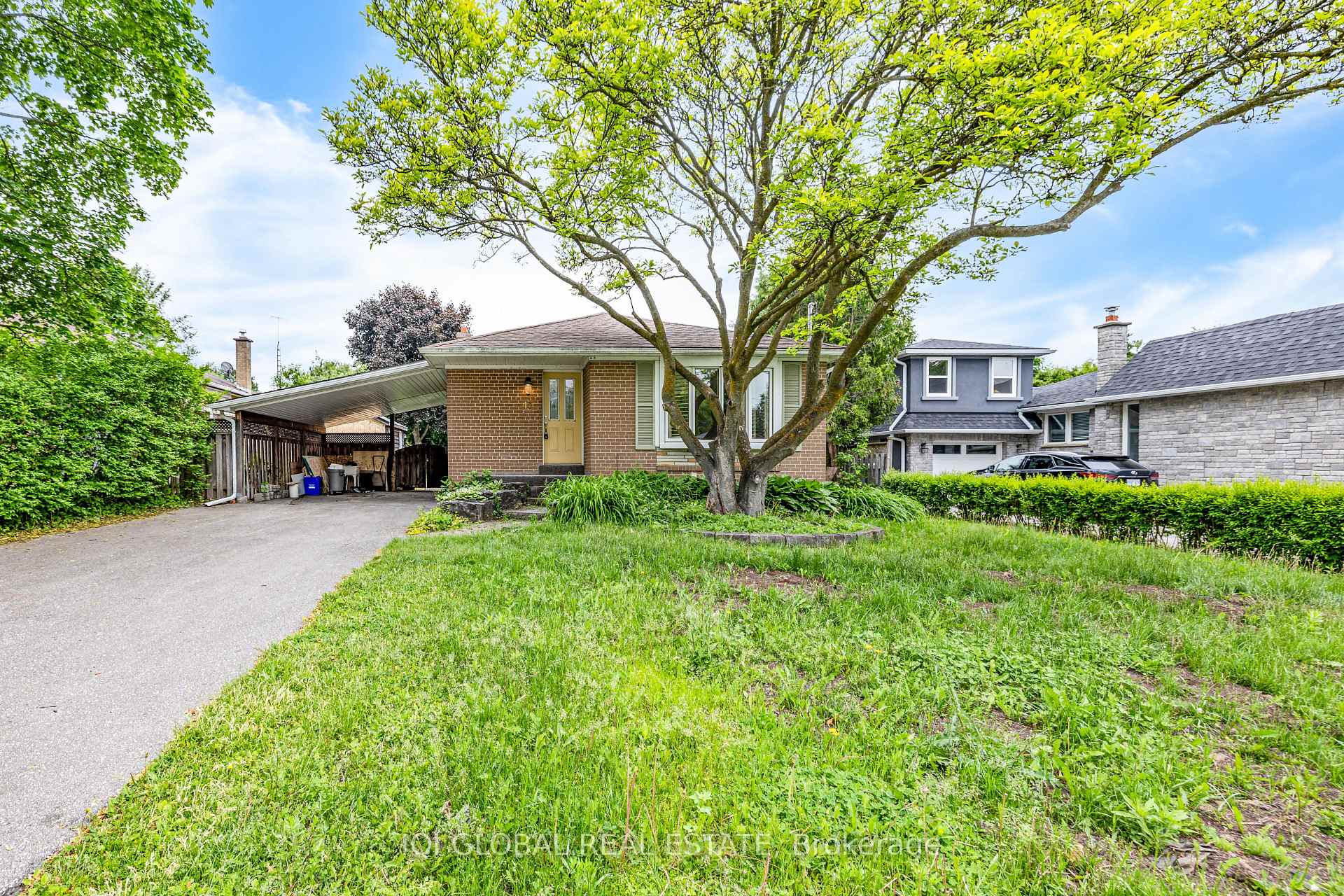 Photo 1 of Unit Main Floor, 10 Holman Crescent, Aurora, Aurora Highlands — HOMEH