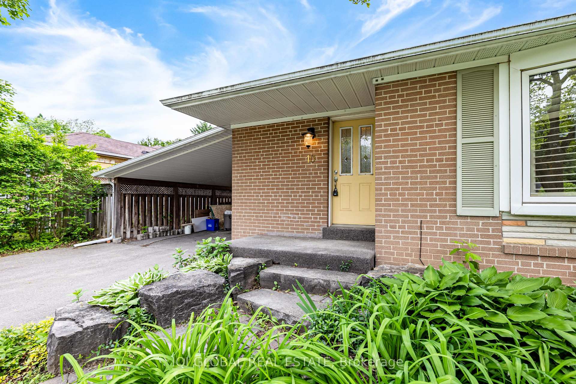 Photo 6 of Unit Main Floor, 10 Holman Crescent, Aurora, Aurora Highlands — HOMEH