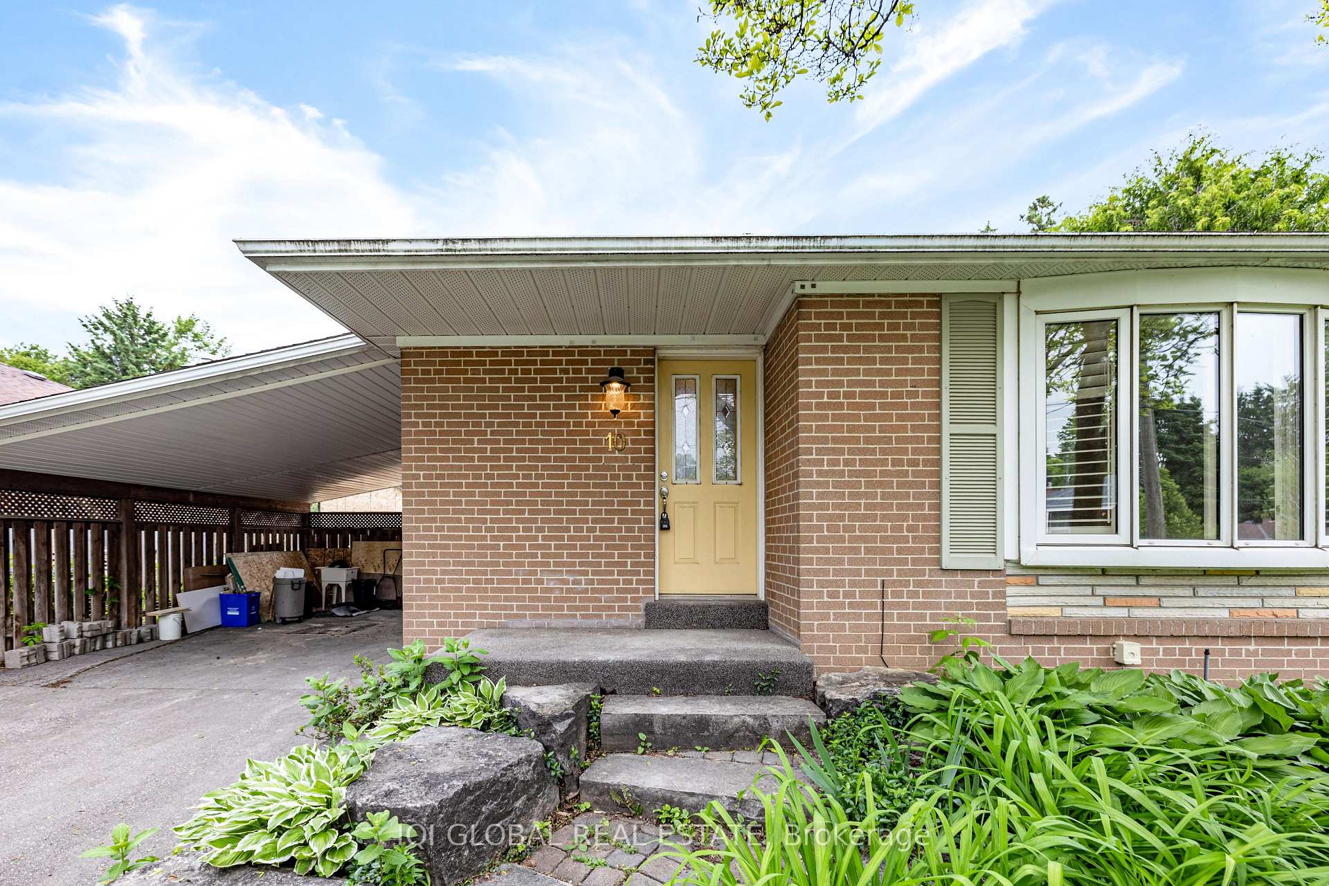 Photo 5 of Unit Main Floor, 10 Holman Crescent, Aurora, Aurora Highlands — HOMEH